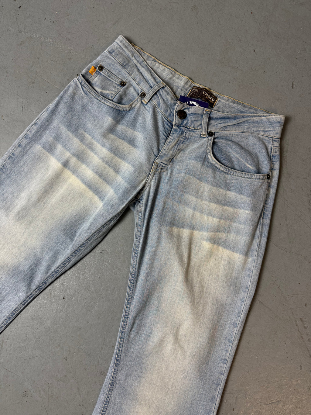 Detailbild von einer Vintage Phard Light Blue Flared Denim vom Bund