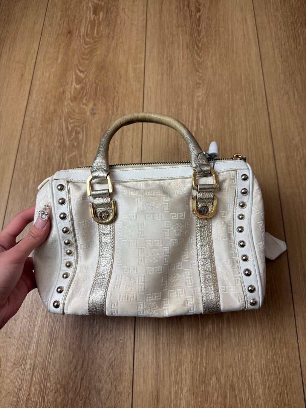 Produktbild von einer Vintage Versace White Boston Leather Bag von hinten