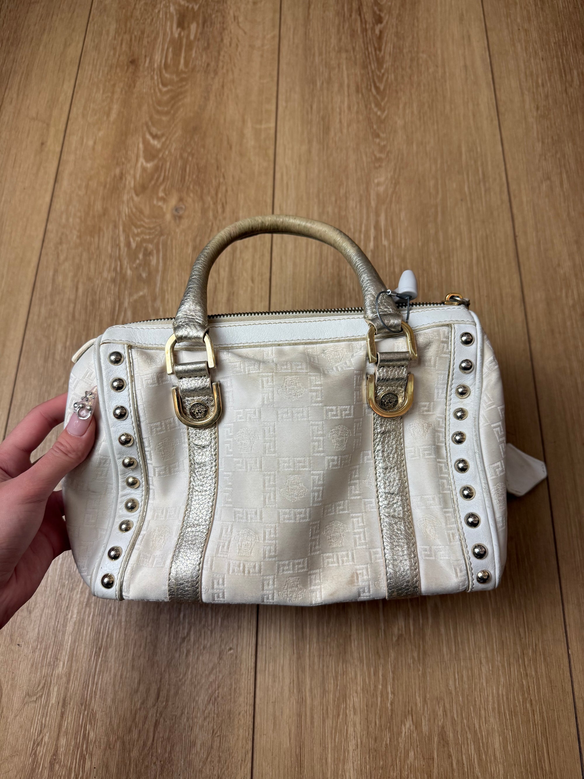 Produktbild von einer Vintage Versace White Boston Leather Bag von hinten