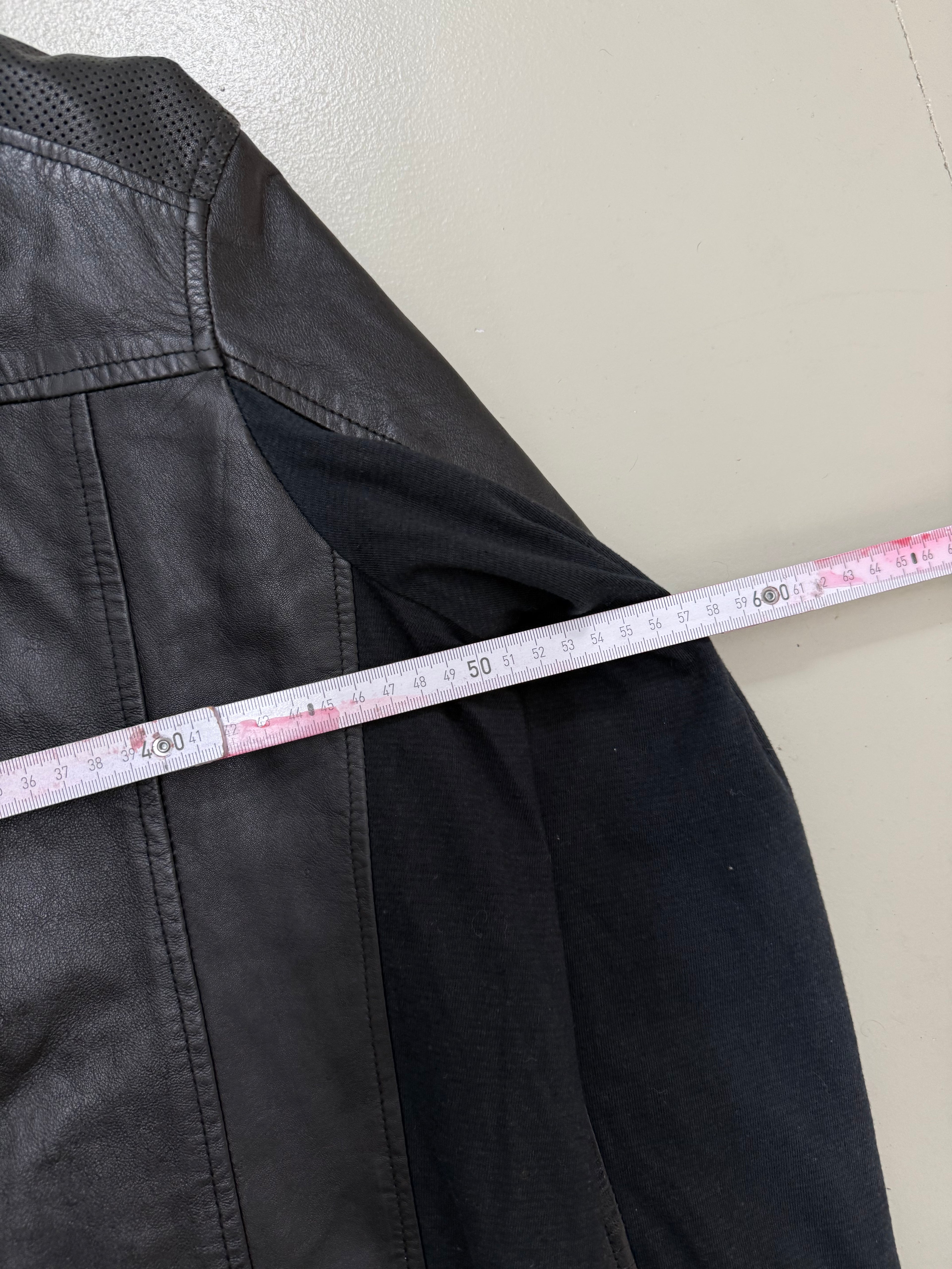 Vintage Black Hybrid Leather Jacket
für Frauen. Y2K Second Hand 2000s Fashion 