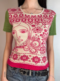 Vintage Red and Green Printed T-Shirt für Damen. Y2K Second Hand 2000s Fashion 