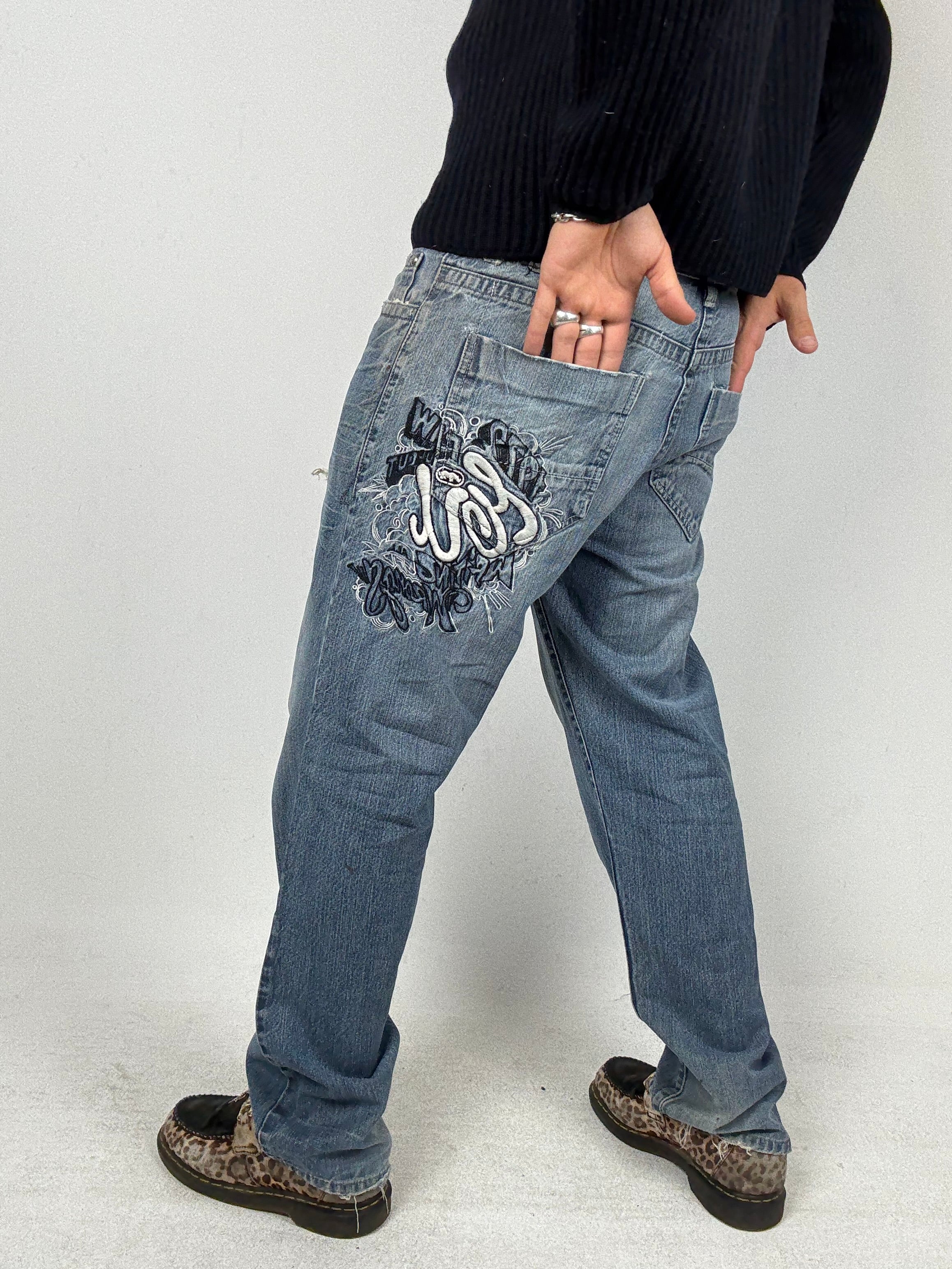 Tragebild von einer Vintage Ecko Unltd. Ripped Baggy Denim von hinten 