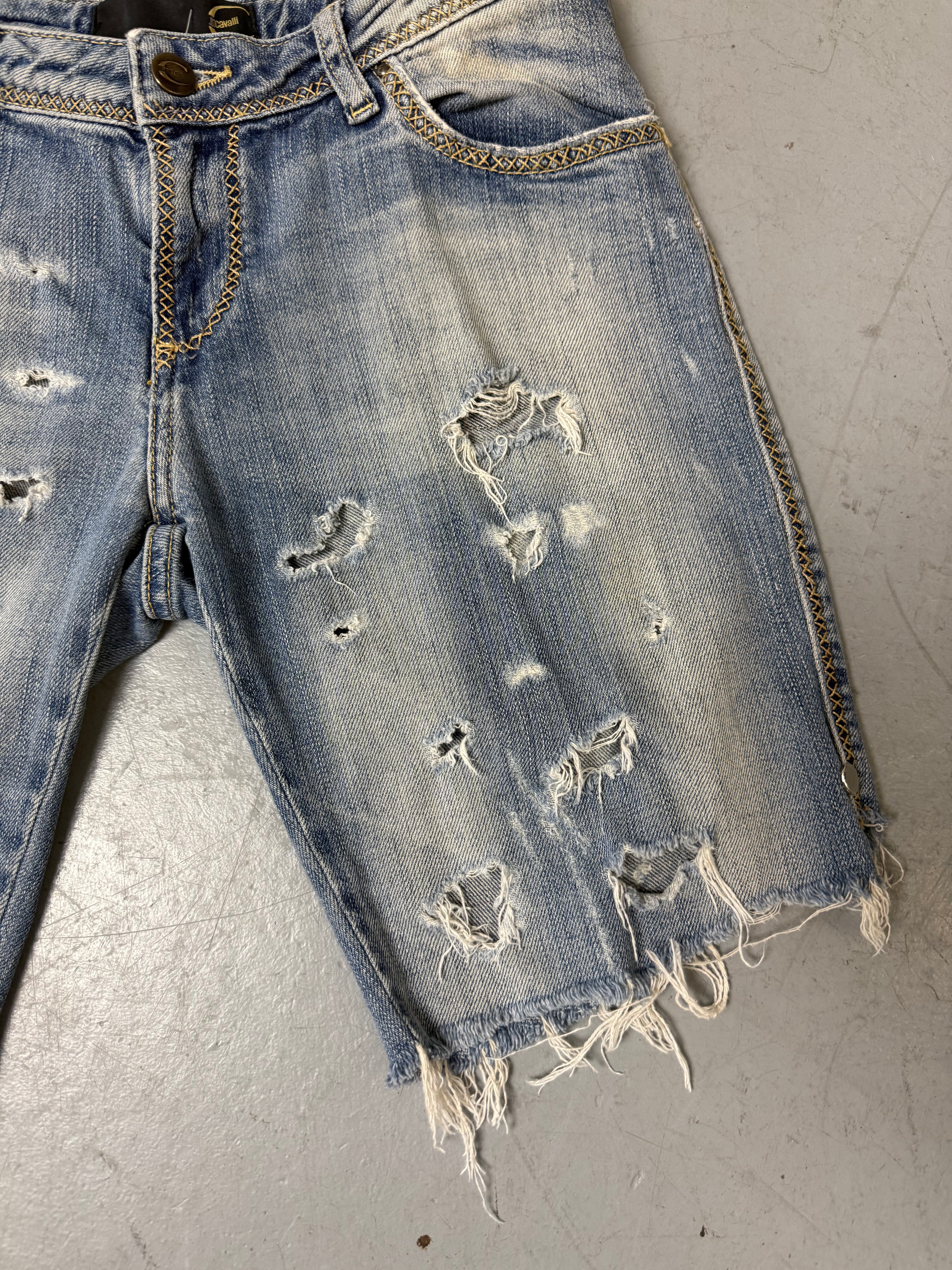 Eine washed denim shorts von justcavalli im ripped look in S