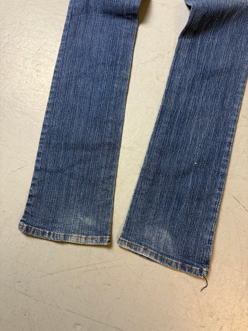 Detailbild von Vintage Ed Hardy Low Waist Bootcut Denim von hinten