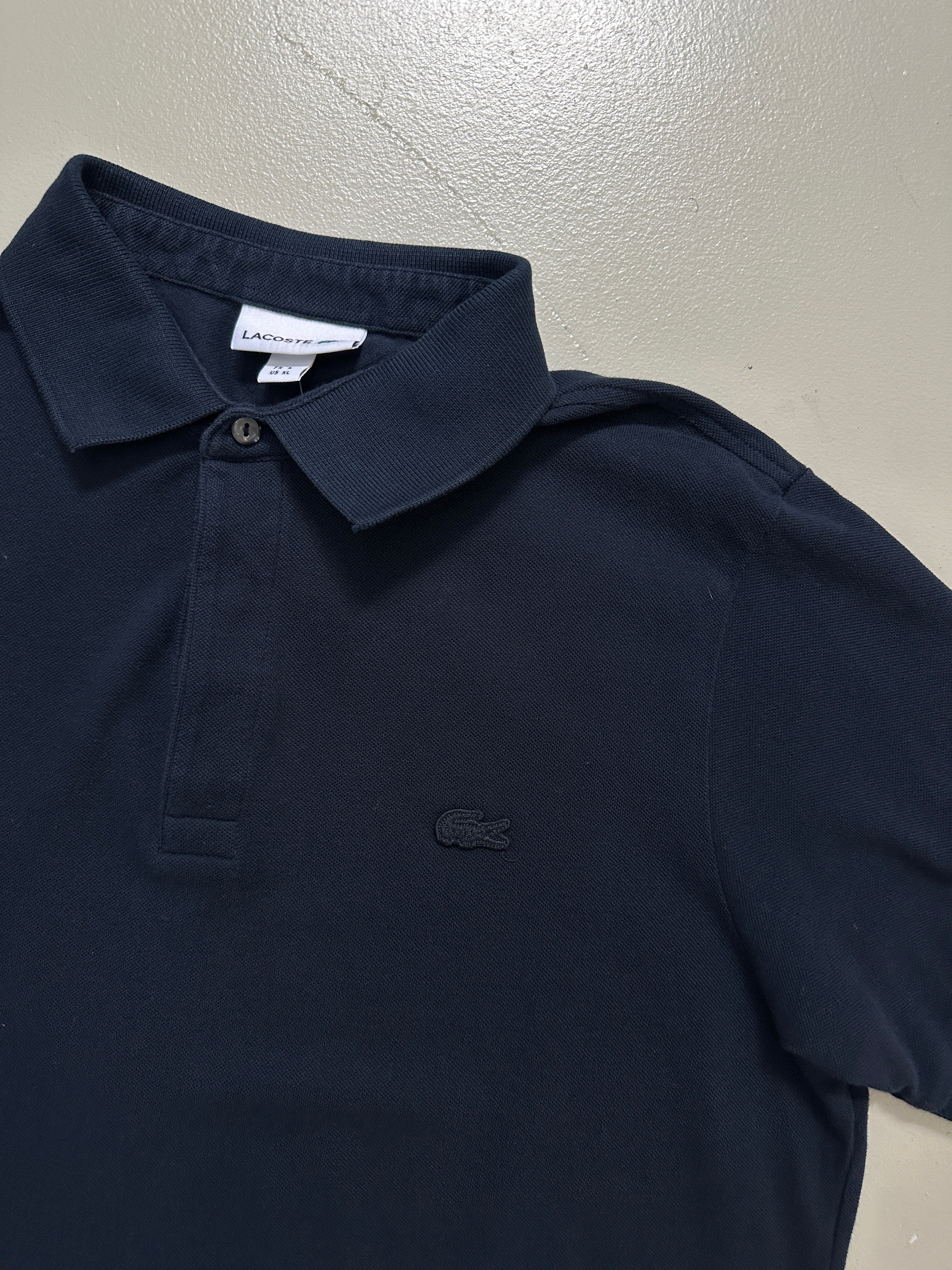 Vintage Navy Lacoste Polo Shirt für Herren. Y2K Second Hand 2000s Fashion 