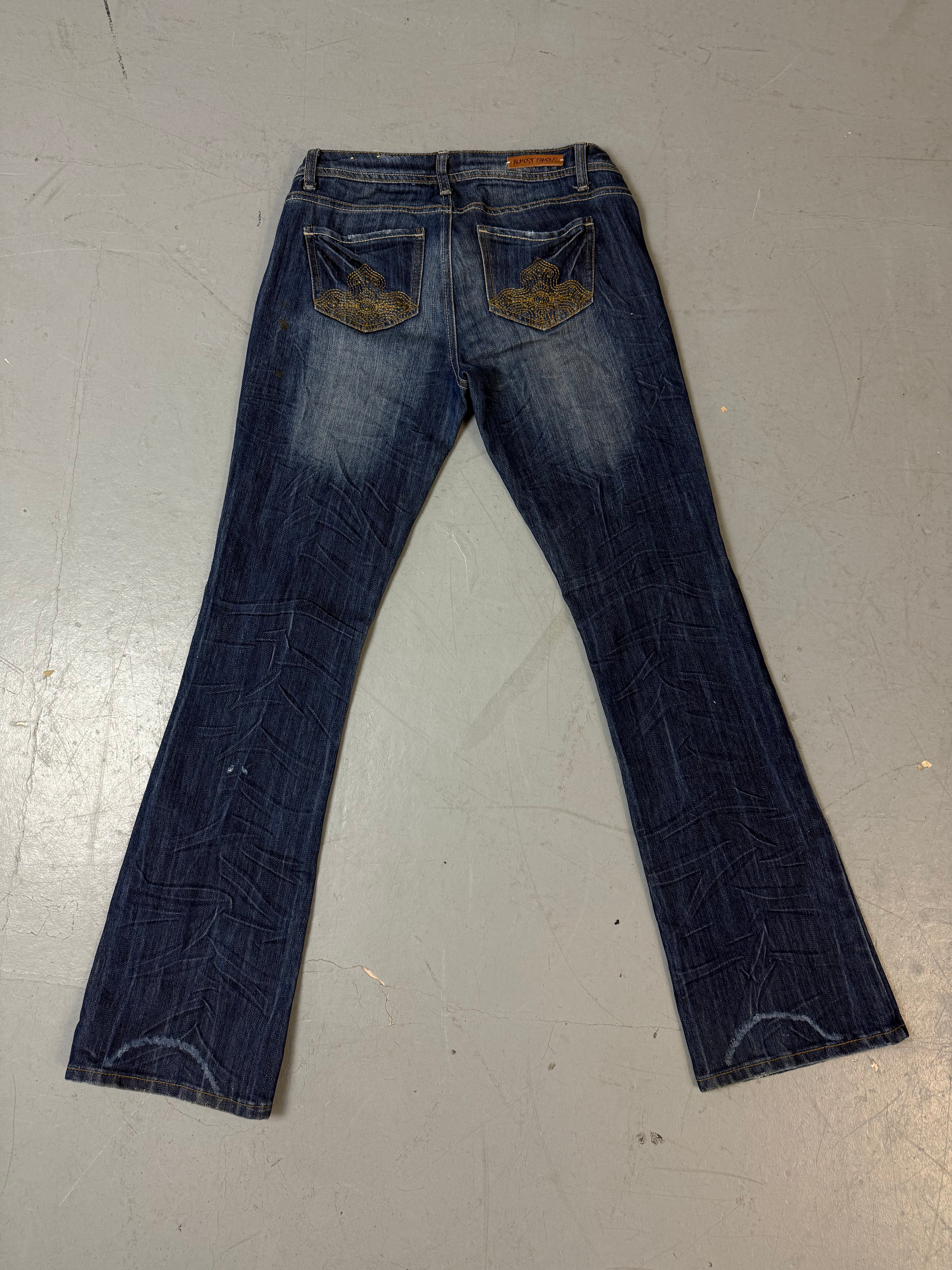 Eine dunkelblaue low waist denim bootcut von almost famous in S