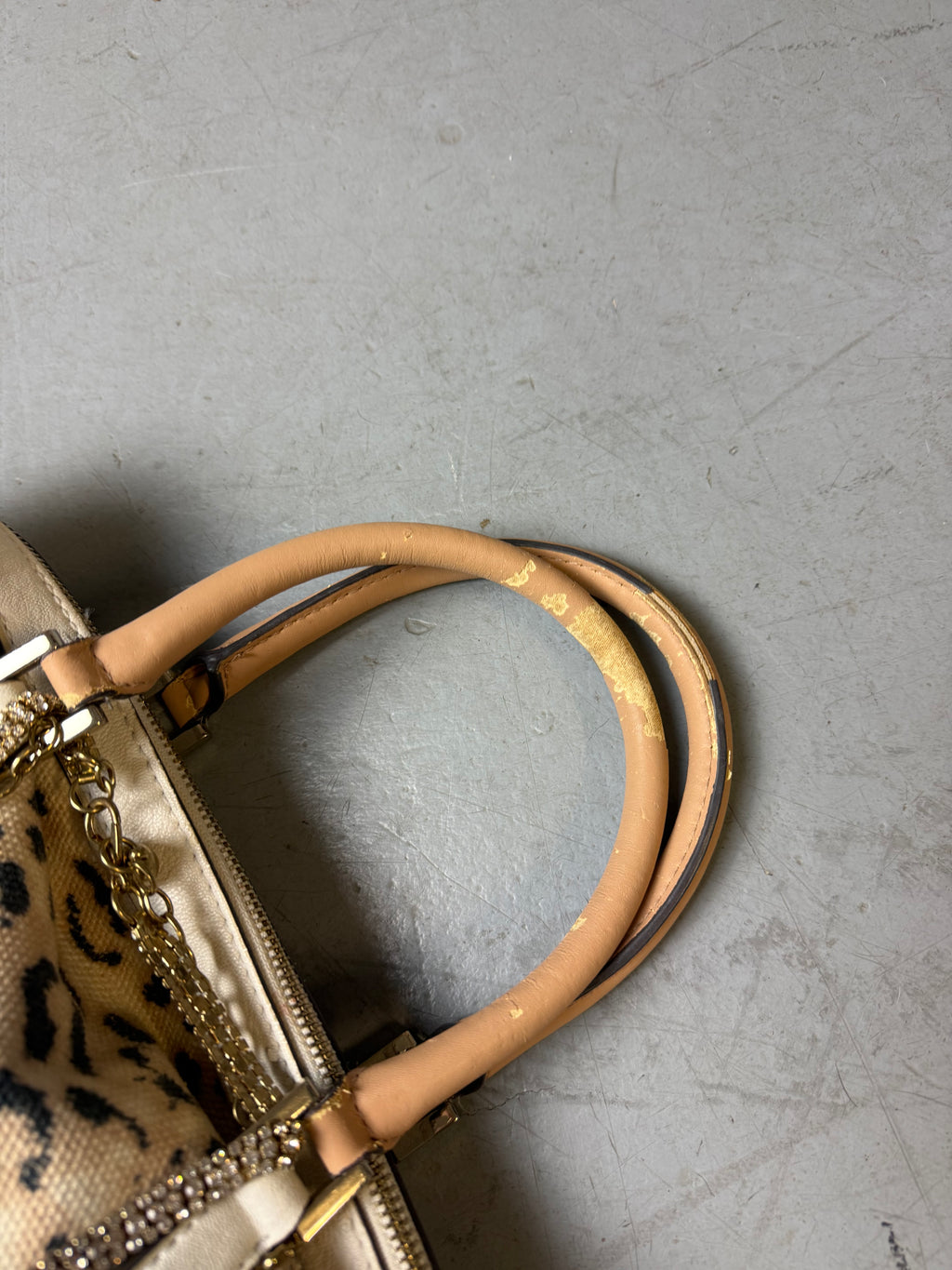 Vintage CNTY BAGS Guess Beige Leo Print Handbag with Extra Charms