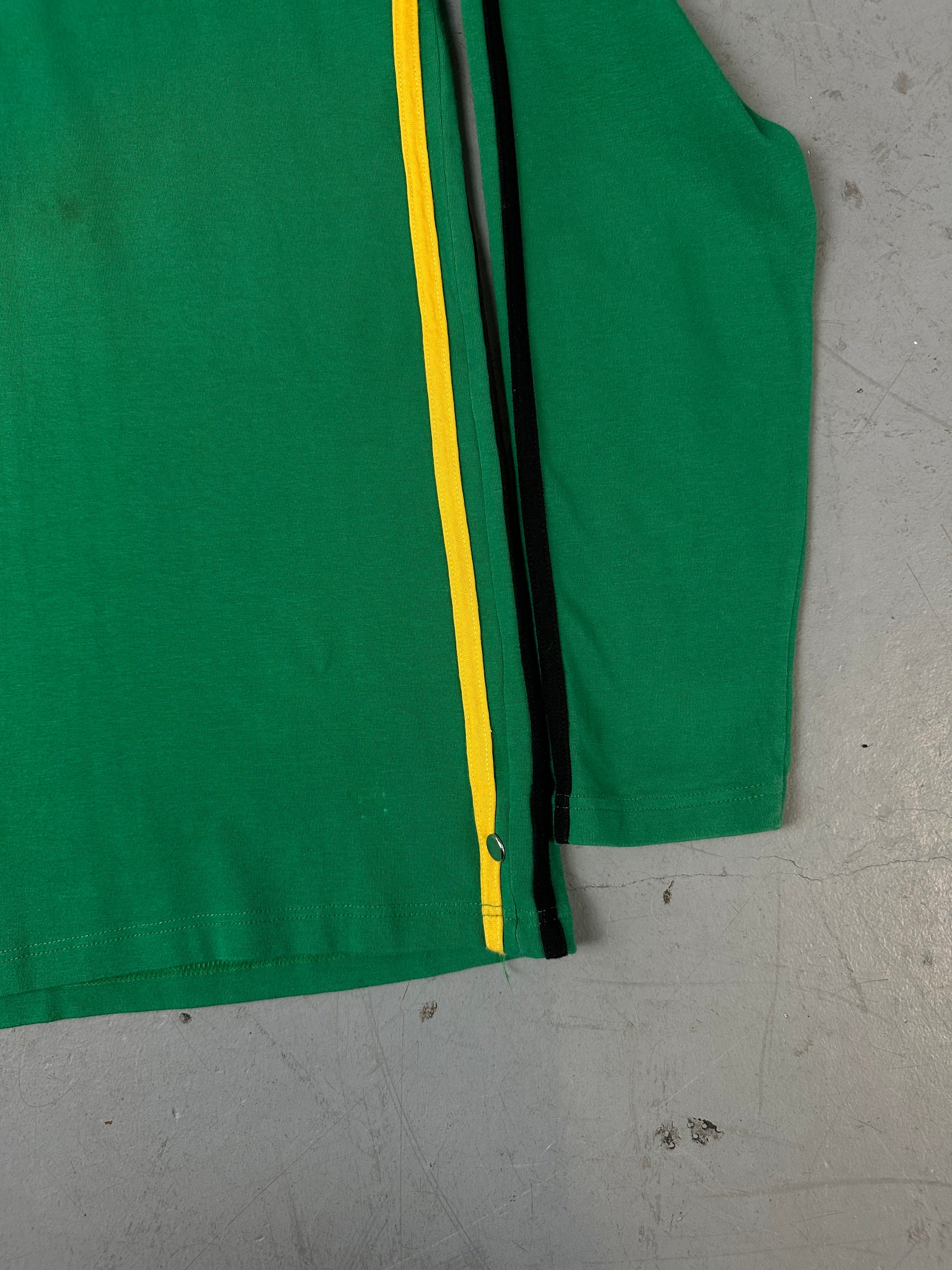 Ein grün gelbes longsleeve mit Jamaica Aufschrift und dem Puma Logo auf der Brust 
