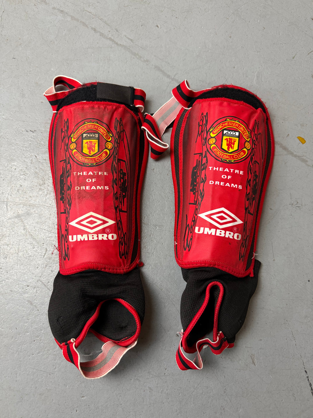 Vintage Umbro Manchester United Shinguard. Y2K Secondhand 2000s Fashion.