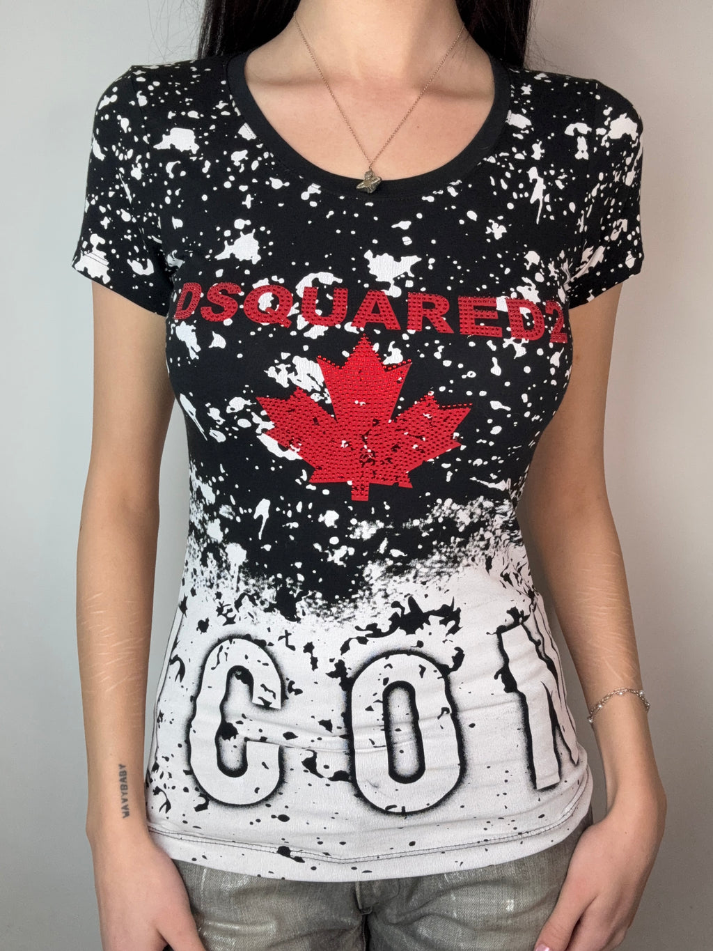 Vintage Dsquared2 Icon T-Shirt für Damen. Y2K Second Hand 2000s Fashion.