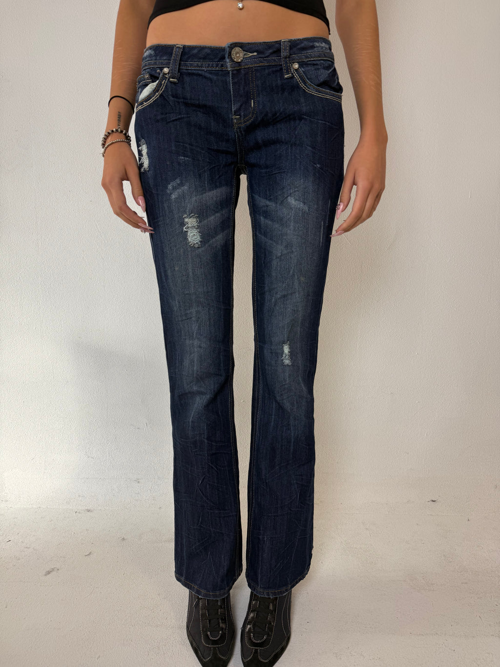 Eine dunkelblaue low waist denim bootcut von almost famous in S