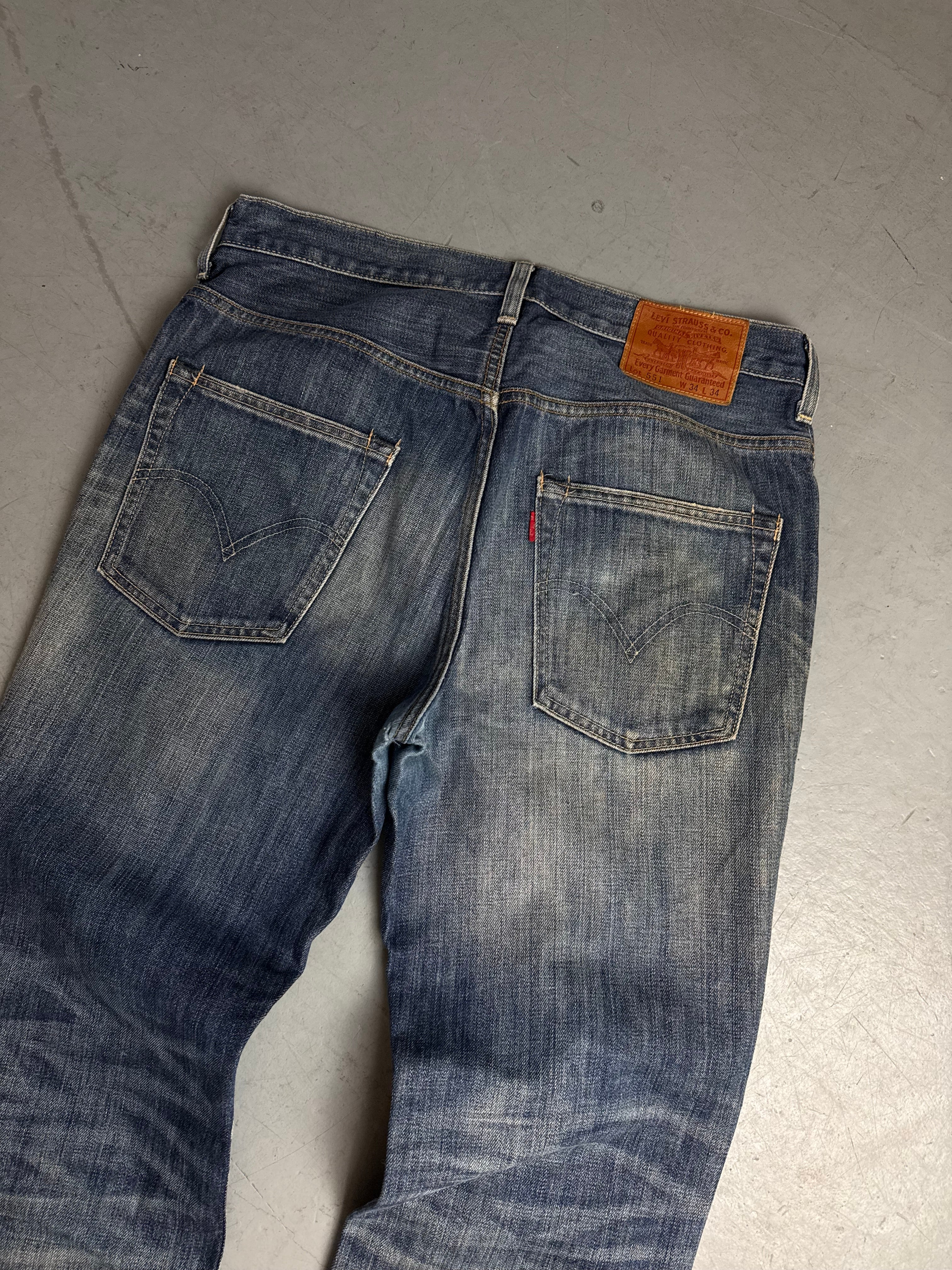 Levi’s 551 straight leg denim Jeans für Herren. Vintage Y2K Second Hand Fashion. 