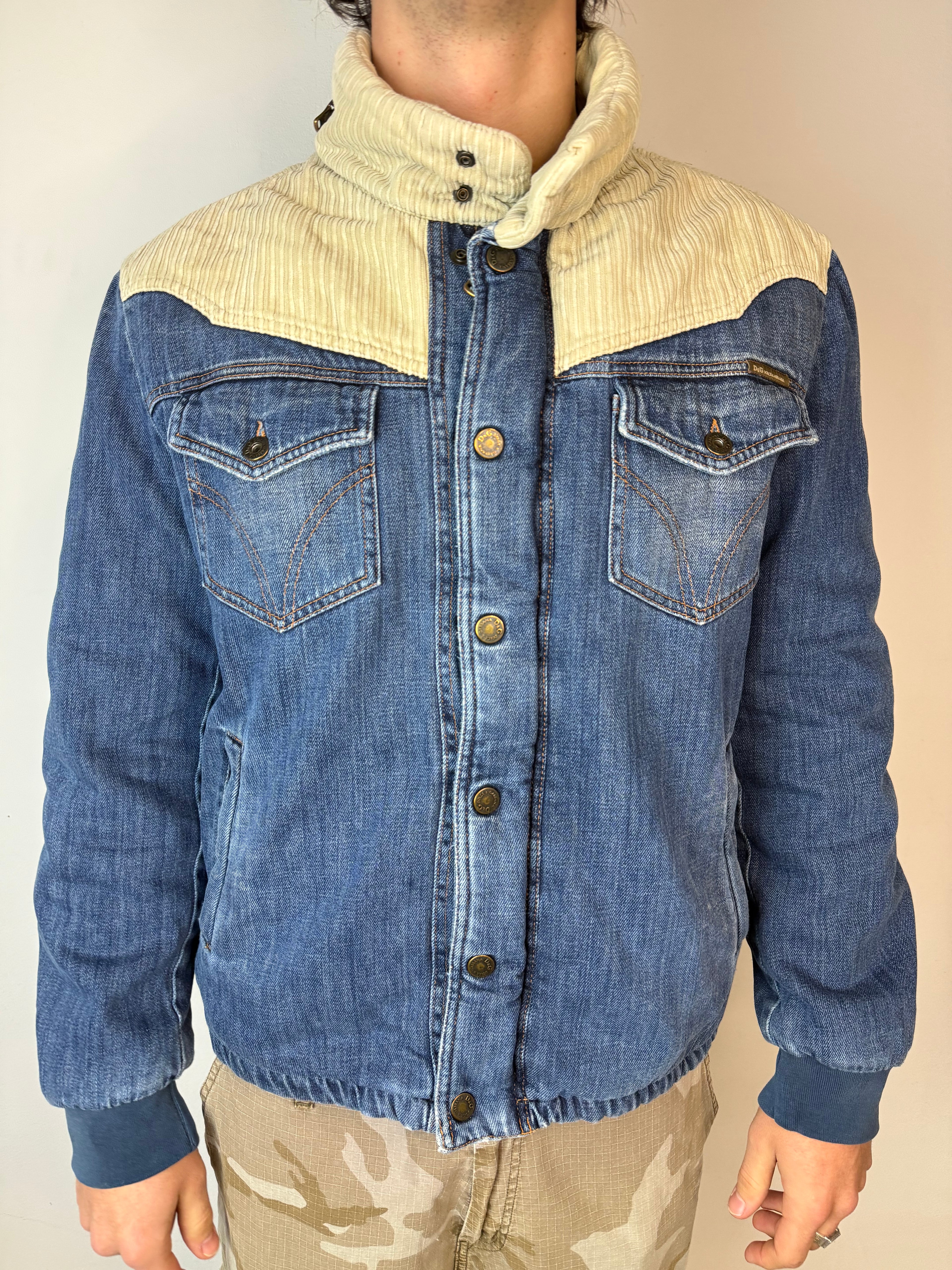 Vintage Dolce&Gabbana Jeans Optic Winterjacket mit Cord Details für Herren. Y2K Second Hand 2000s Fashion