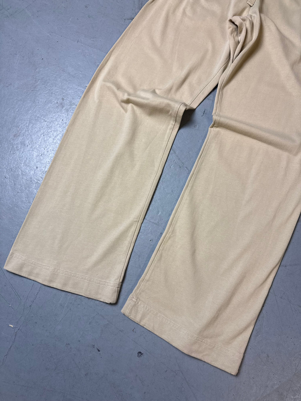 Eine beige Puma Jogger Trackpants Sporthose vintage Y2K 