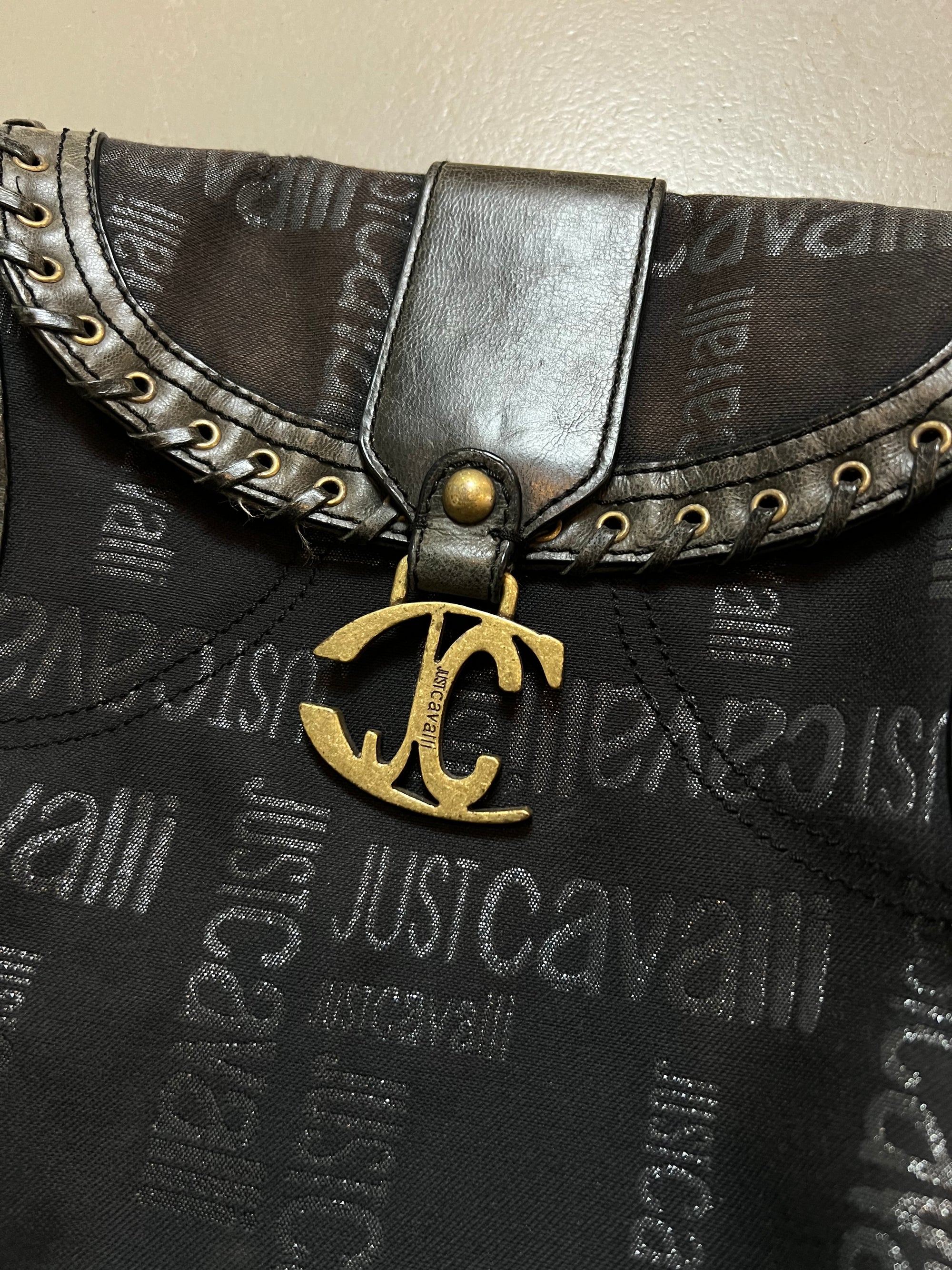 Eine Y2K Designer Umhängetasche von Just Cavalli, der Marke von Roberto Cavalli, in schwarz braun 