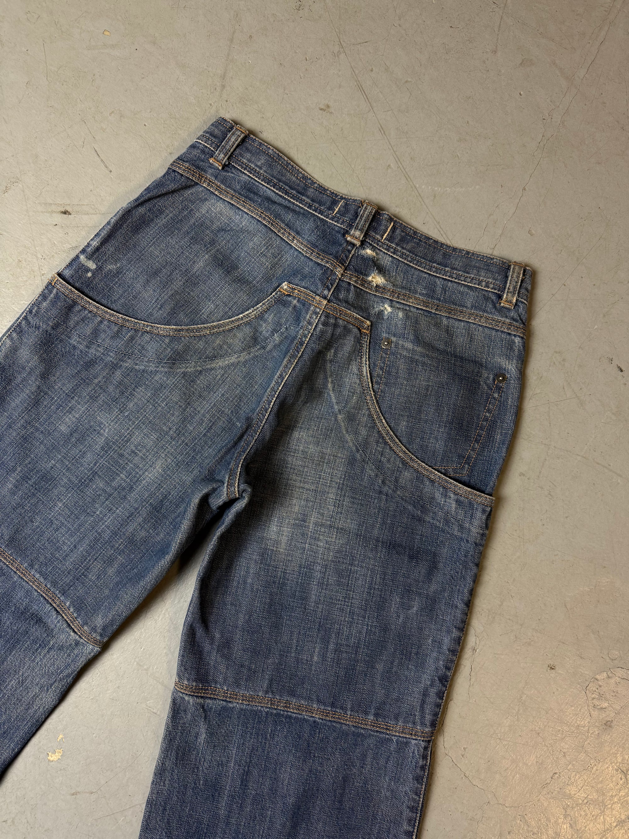 Detailliertes Produktbild von Vintage United Colors of Benetton Denim Jeans S von hinten