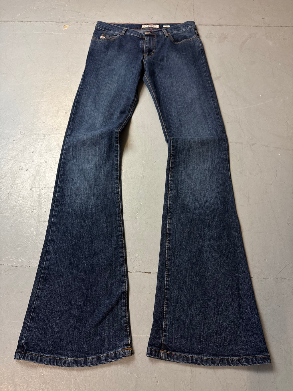 Vintage Miss Sixty Mid Waist Bootcut Jeans für Damen. Y2K Second Hand 2000s