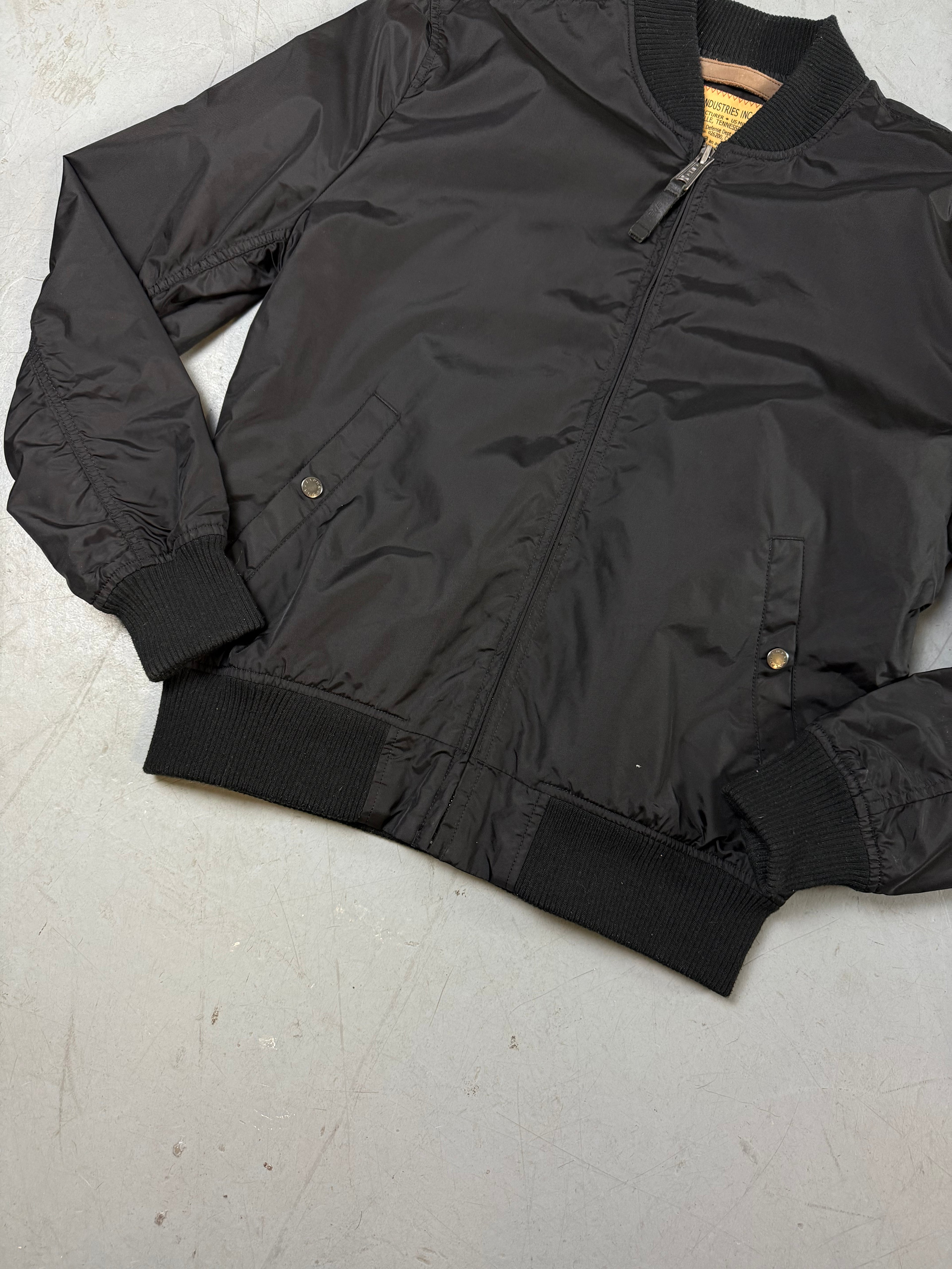 Detailbild von einer Vintage Alpha Industries Black Bomber Jacket von Bund