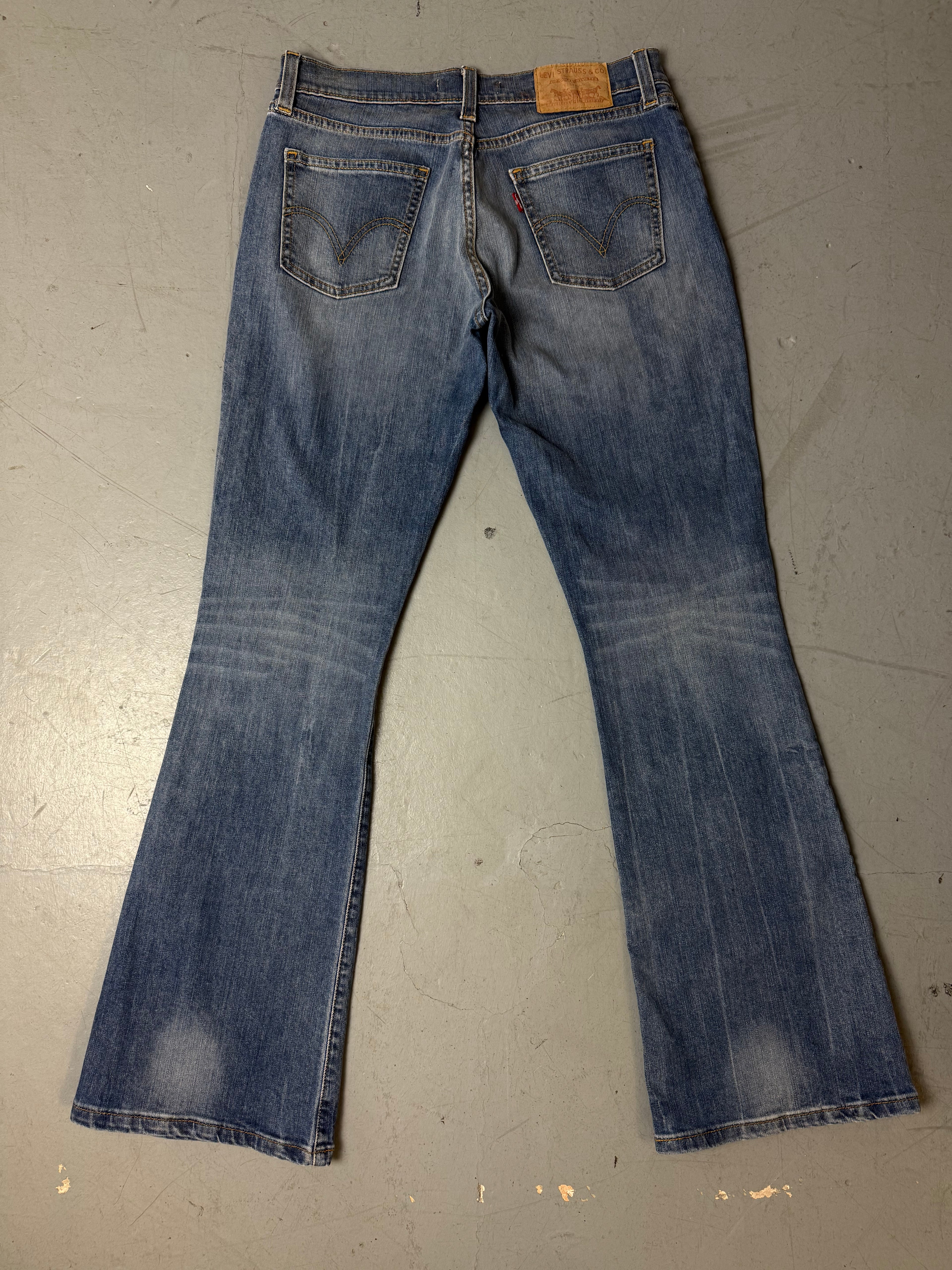 Eine blaue Levi’s denim im bootcut Schnitt in Größe M