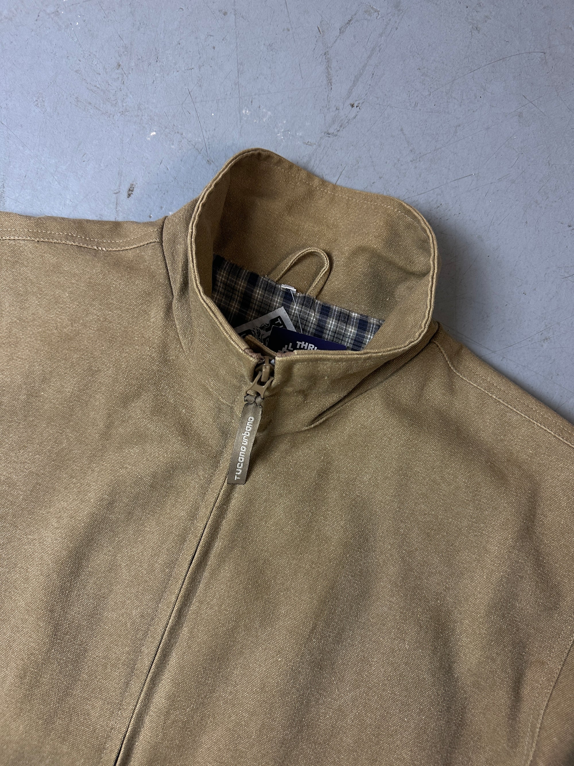 Detailbild von einer Vintage Beige Reflective Stripe Jacket von Kragen