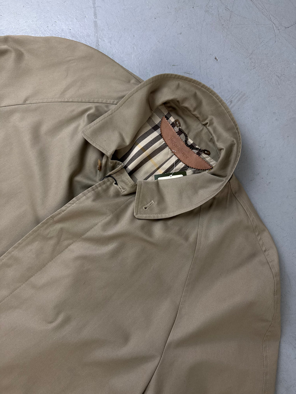 Vintage Yves Saint Laurent Beige Trenchcoat XL