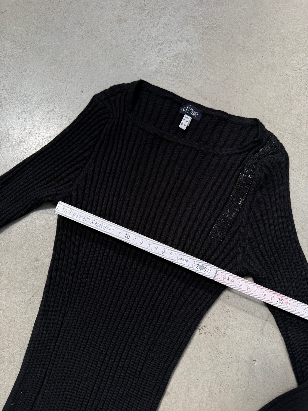 Vintage Armani Jeans Slim Fit Black Sweater Für Damen. Y2K Second Hand 2000s Fashion 