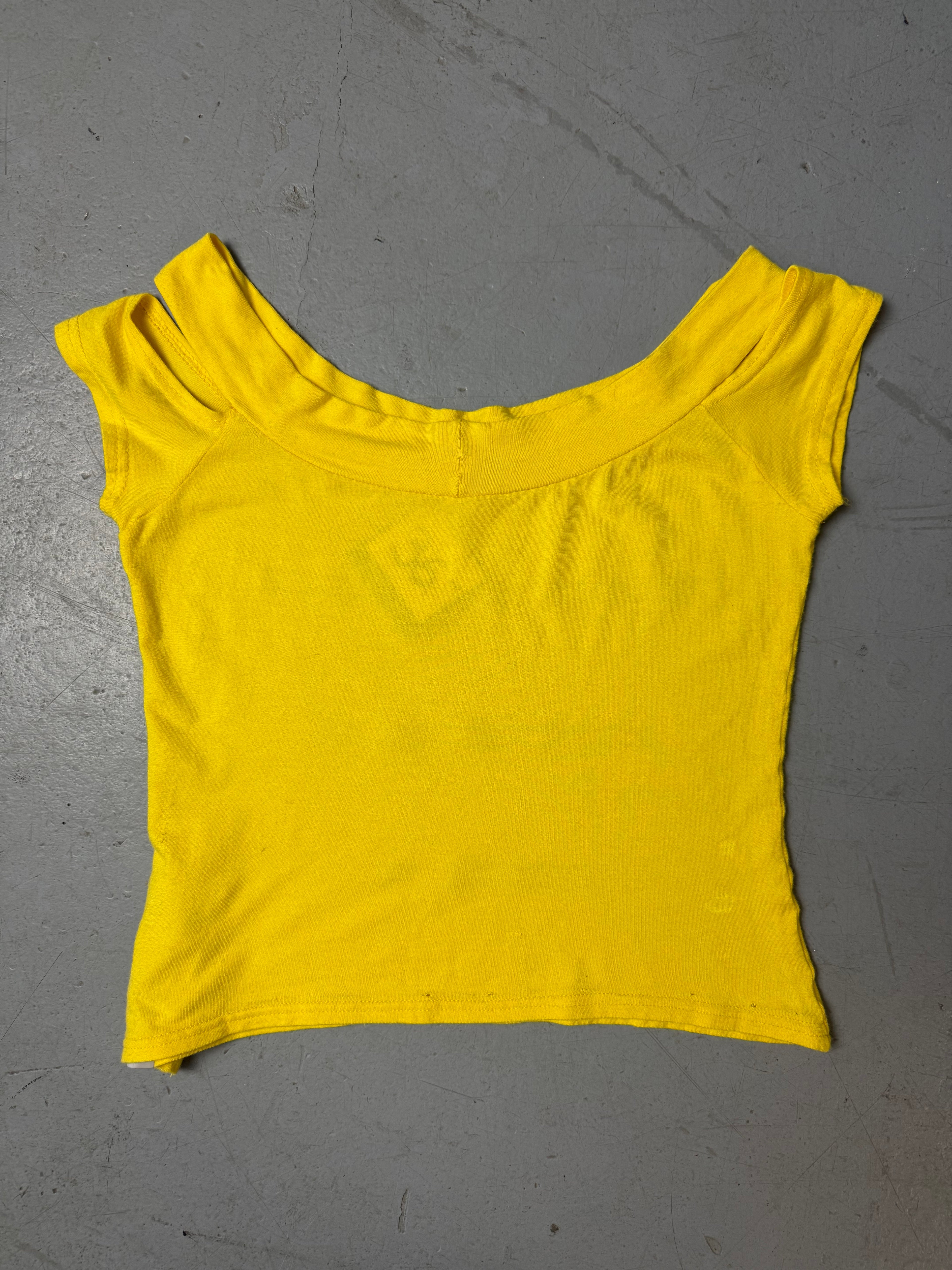 Vintage Yellow Rhinestone Crop Top Whit a nice color and glitter stones for girls. Y2K Second Hand 2000s Fashion 