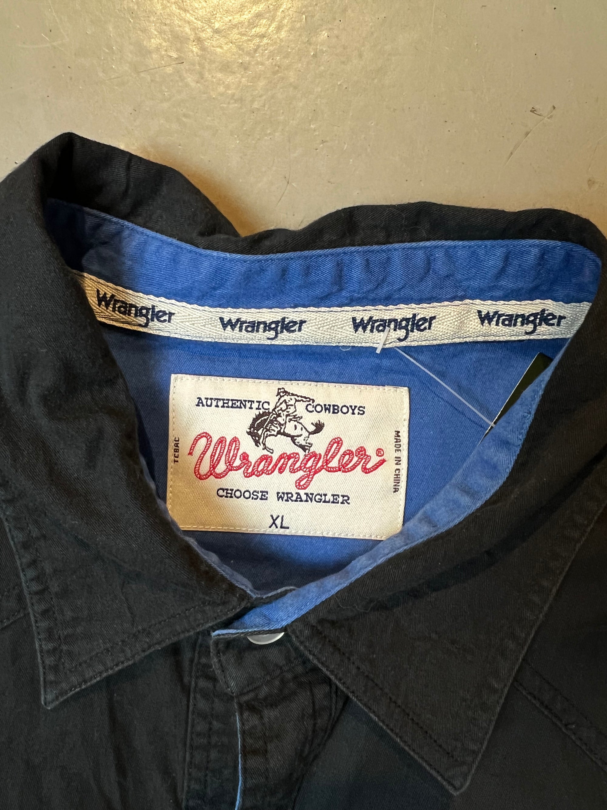Vintage Black Wrangler Embroidered Button Up L/XL