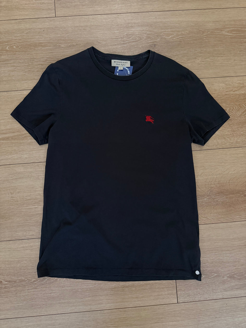Produktbild Vintage Burberry Black T-Shirt  von vorne 
