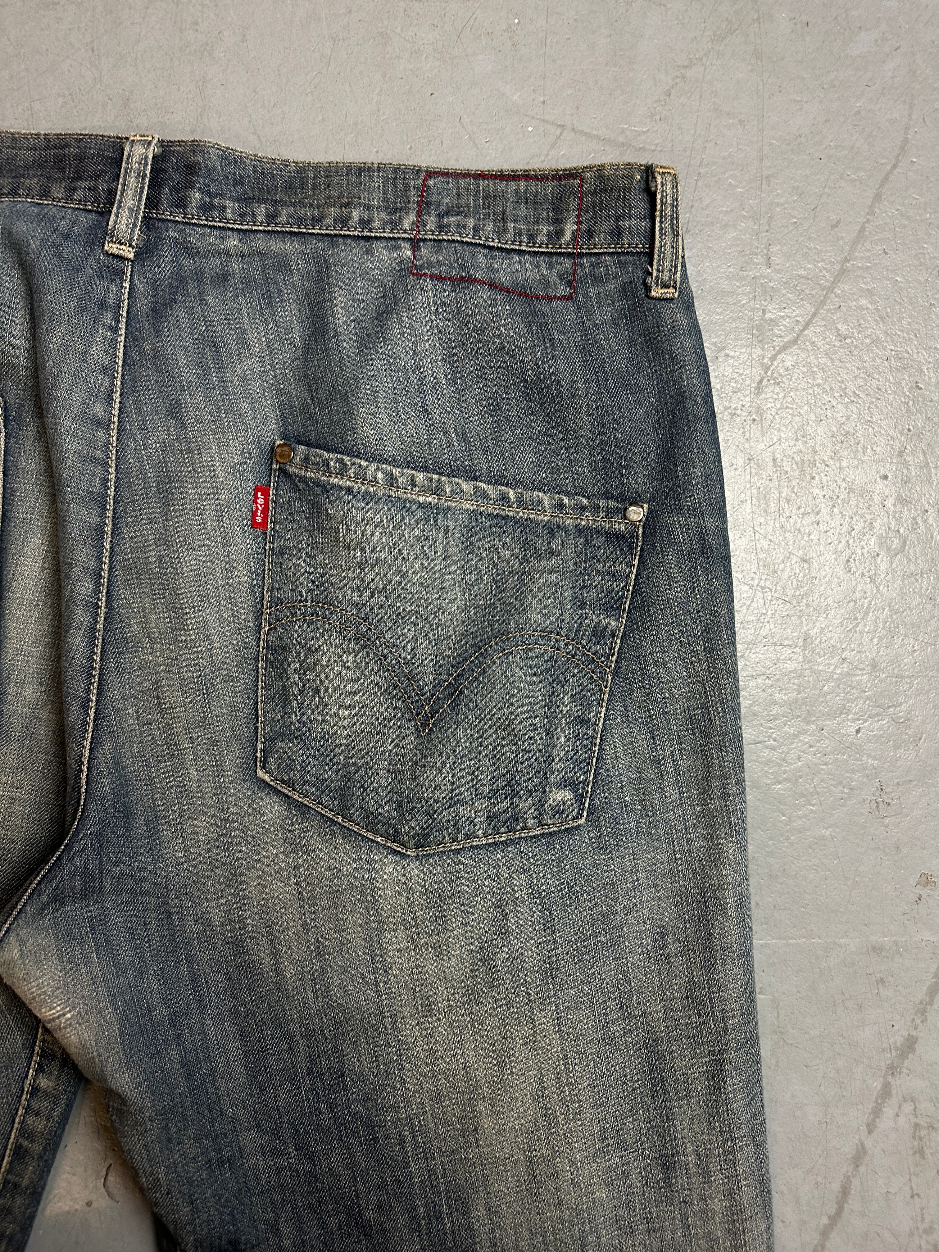 Detailbild von einer Vintage Levis Engineered Denim von Hosentaschen hinten