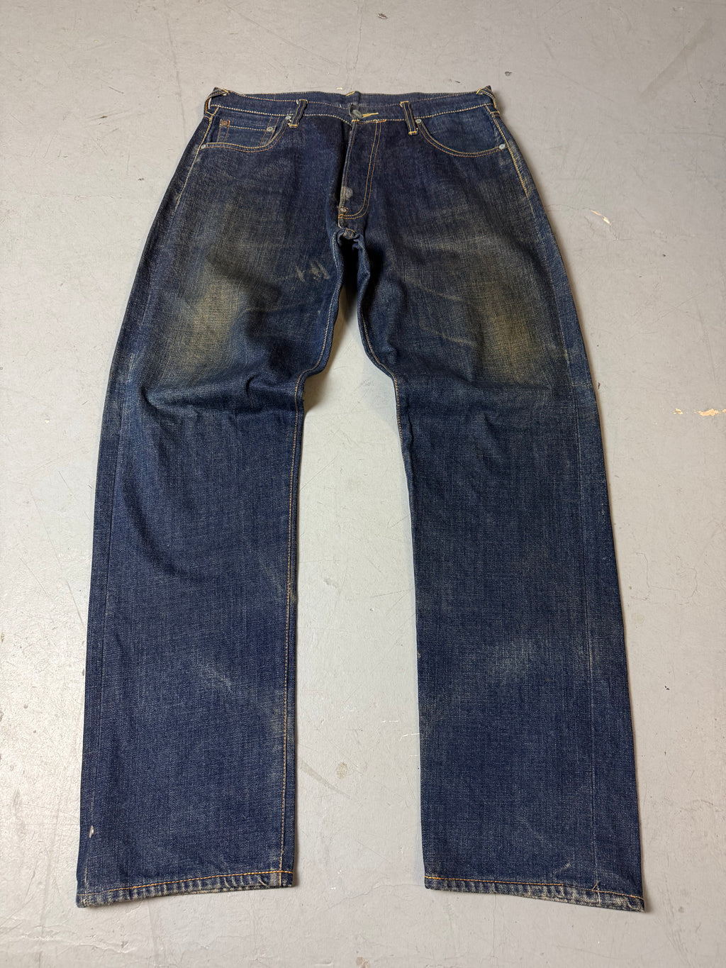 Produktbild von einer Vintage Evisu Dark Blue Straight Leg Denim Jeans von vorne