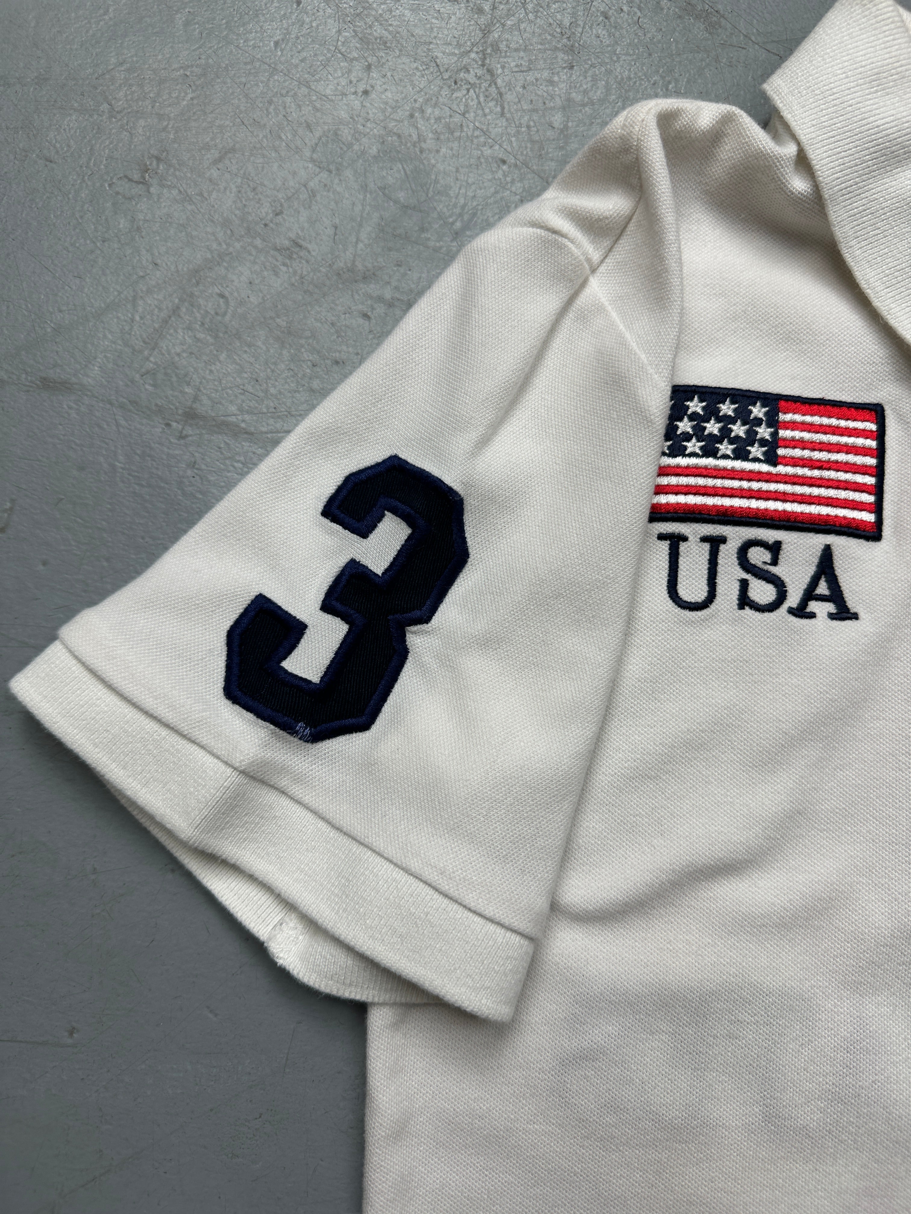 Vintage Polo Ralph Lauren White USA Polo Shirt mit Flagge für Frauen. Y2K Second Hand 2000s Fashion