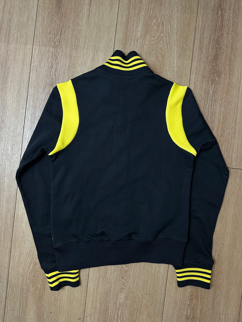 Produktbild von Vintage Adidas Black/Yellow Track Jacket XS/S von hinten