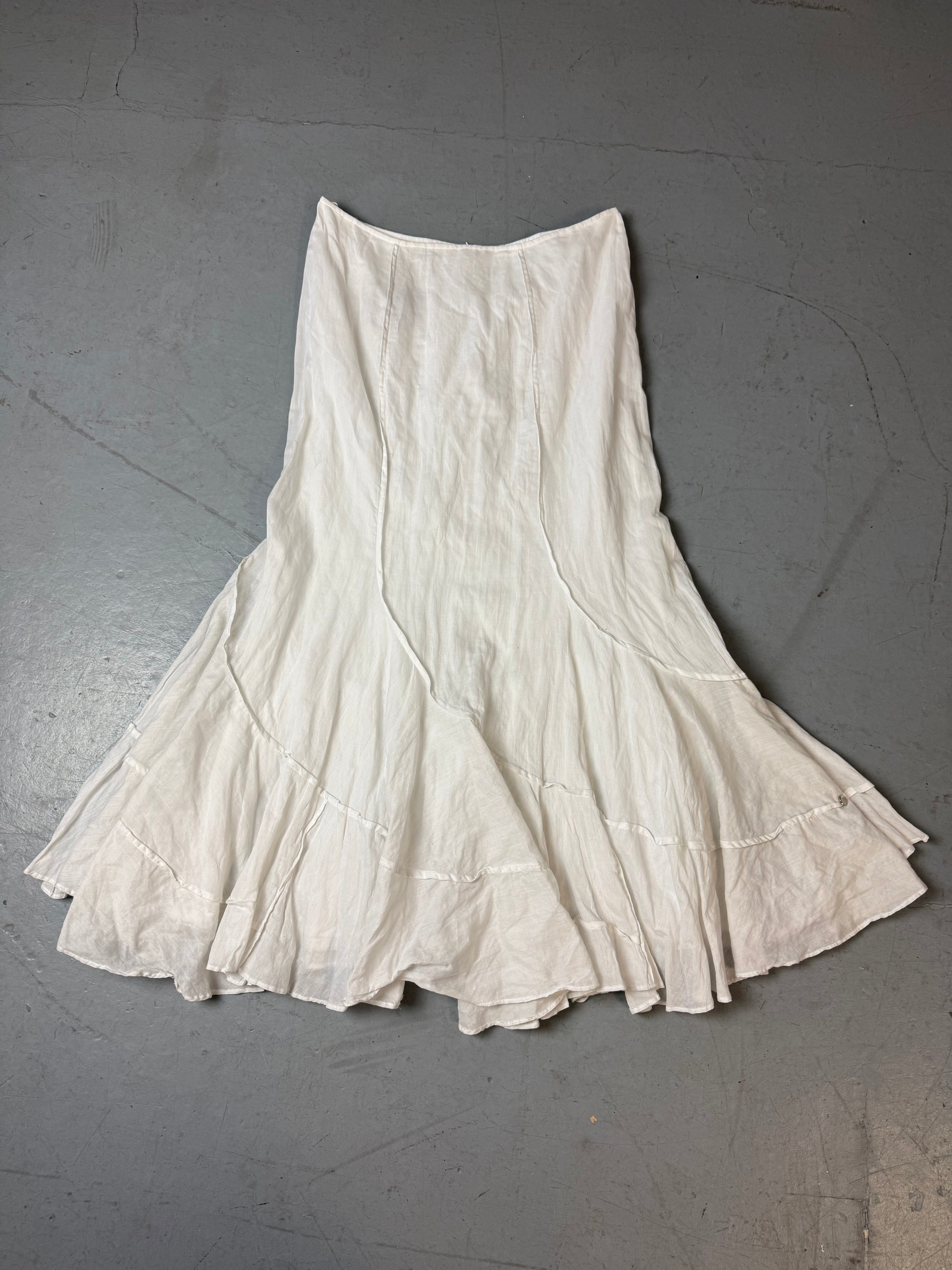 Produktbild von Weisem Maxi Rock auf grauem Boden 