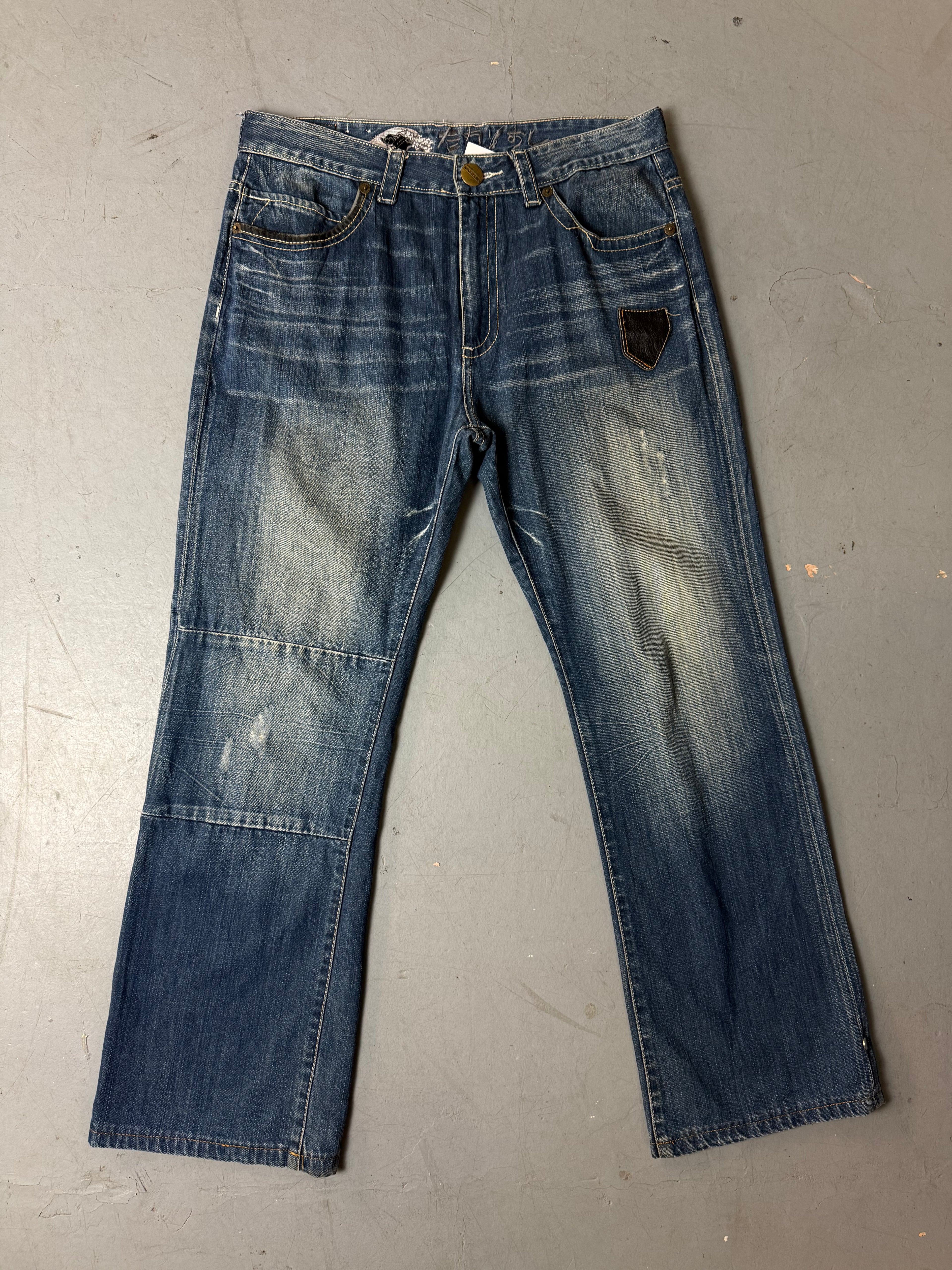 Produktbild von einer Vintage Big Train Baggy Jeans with Studded Back Pockets von vorne