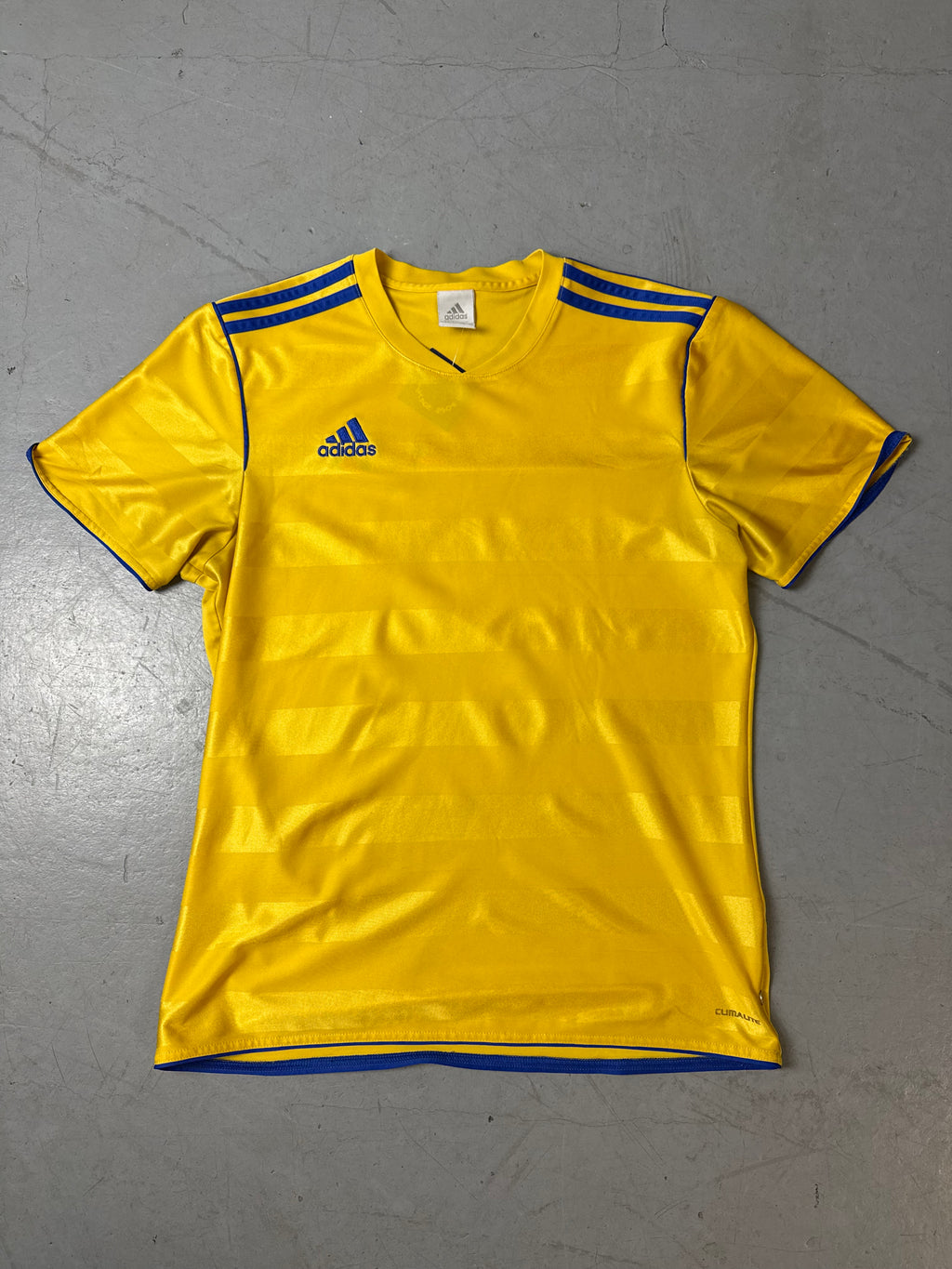 Produktbild von Vintage Adidas Yellow Sport T-Shirt von vorne