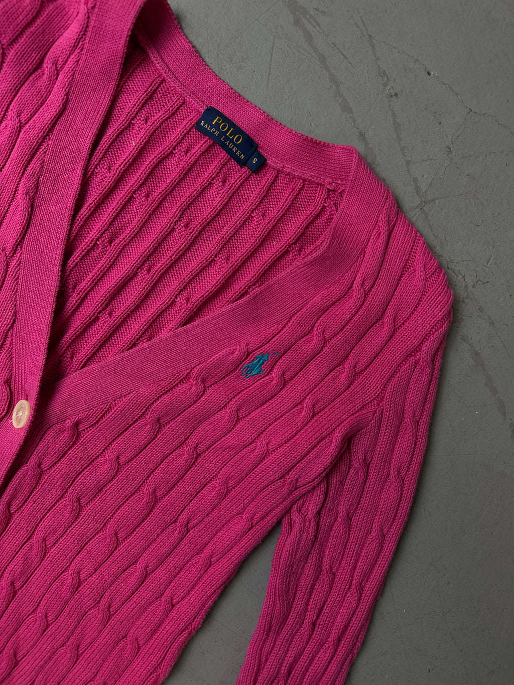 Detailliertes Produktbild von Vintage Pink Polo Ralph Lauren Cardigan S von vorne