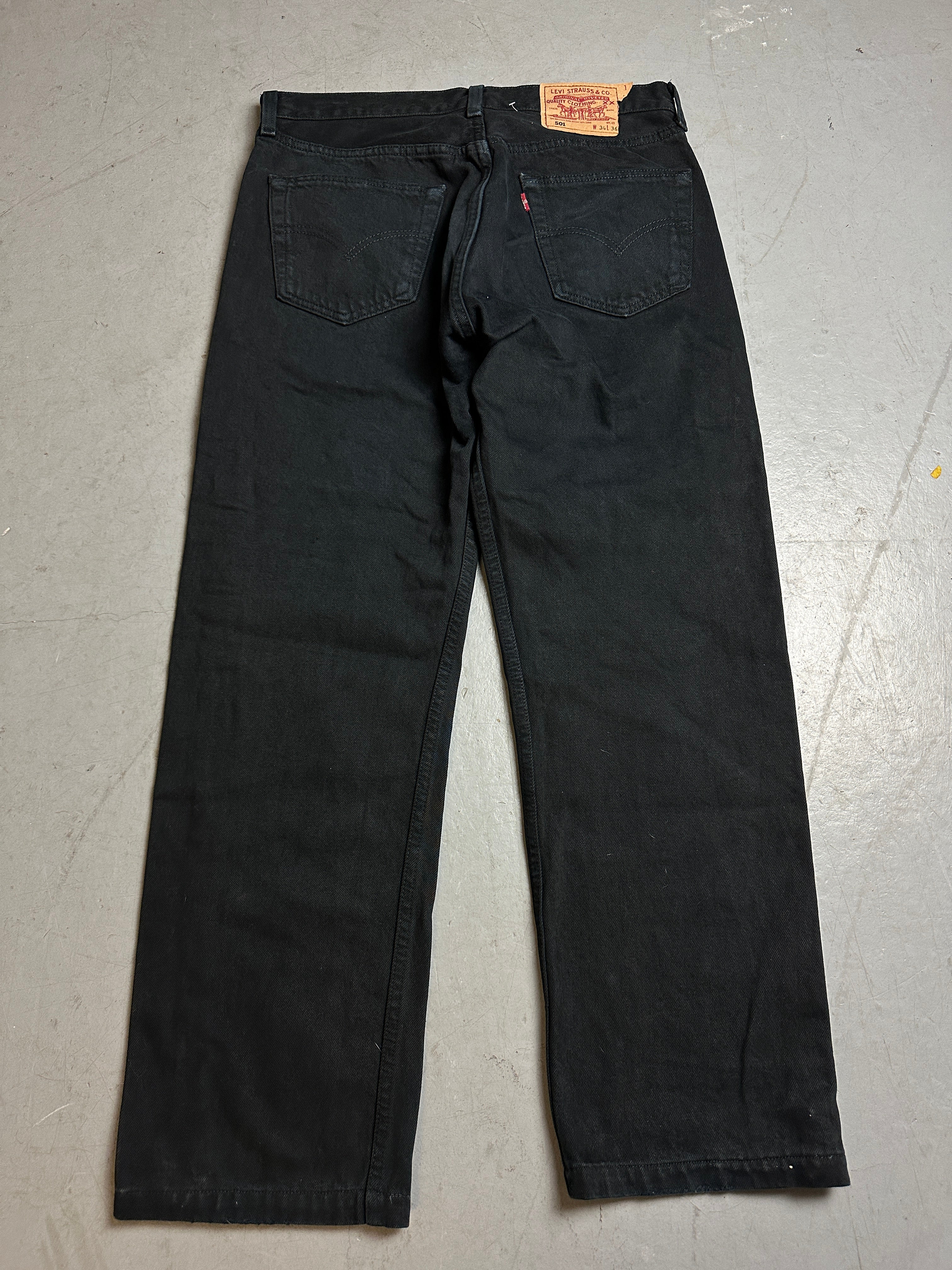 Productbild von Vintage Black Levis Denim M/L von hinten 