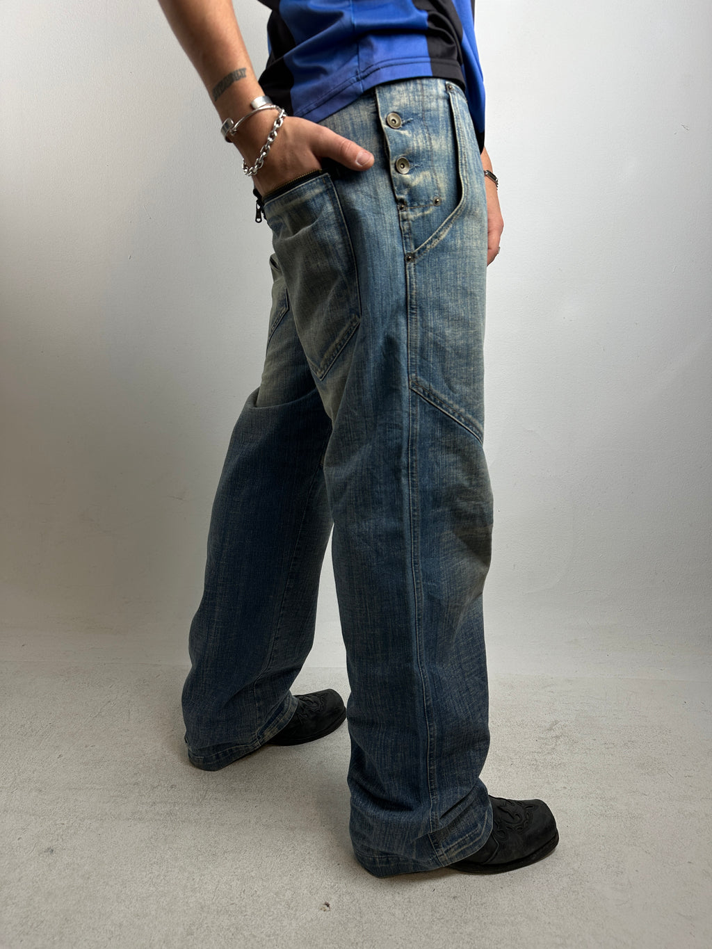 Tragebild von Vintage Side Button Denim L/XL von der Seite 