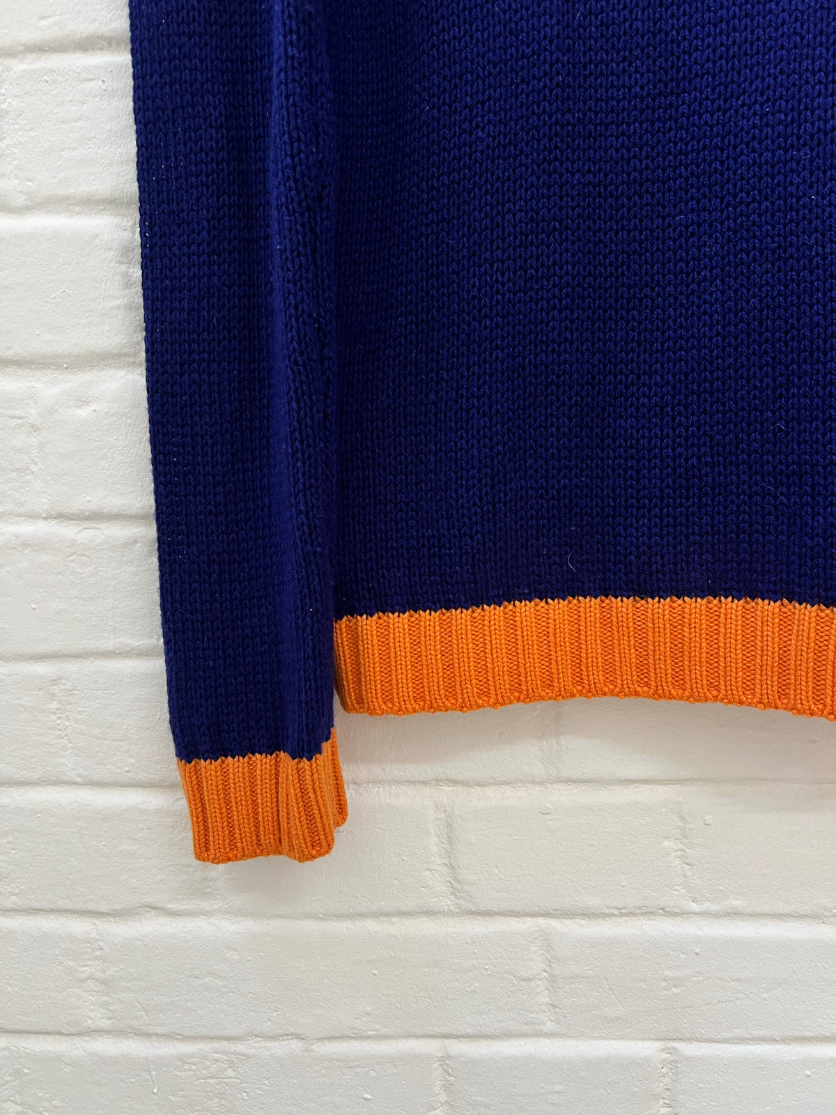 Prada AW18 Graphic Race Logo Knit Sweater (S) Blau Orange Strickpullover von Prada Still Thrifting Vintage Shop