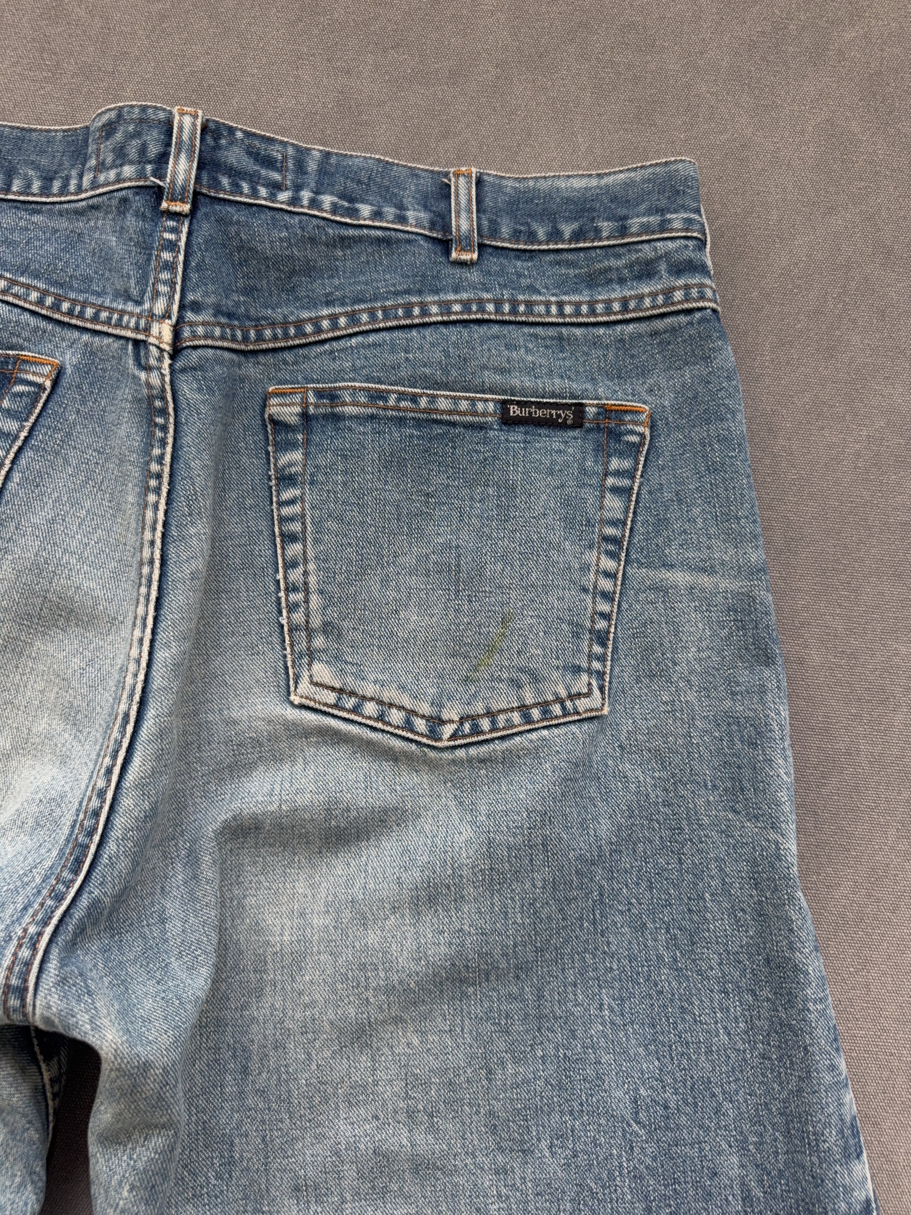 Vintage Burberrys Flared Jeans für Herren. Y2K Second Hand 2000s Fashion 