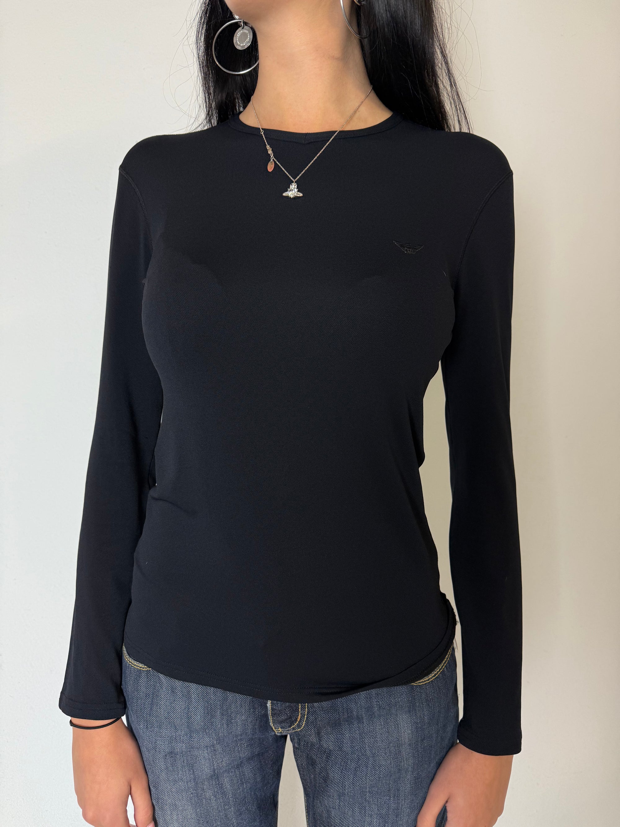Ein schwarzes Basic longsleeve von emporio Armani 