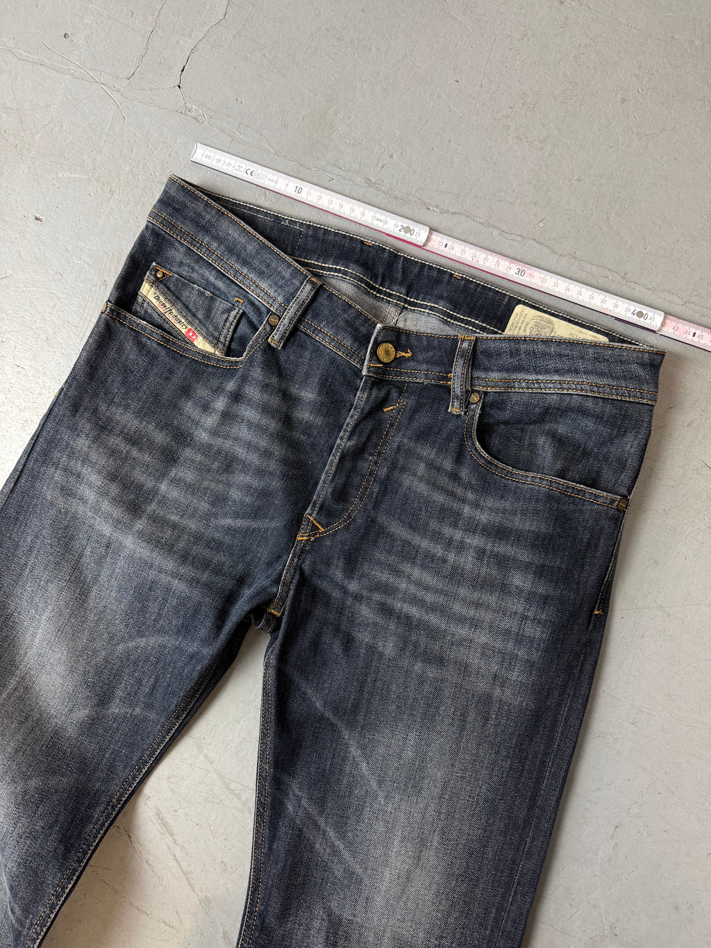 Vintage Diesel Waykee Straight Leg Jeans für Herren. Y2K Second Hand 2000s Fashion