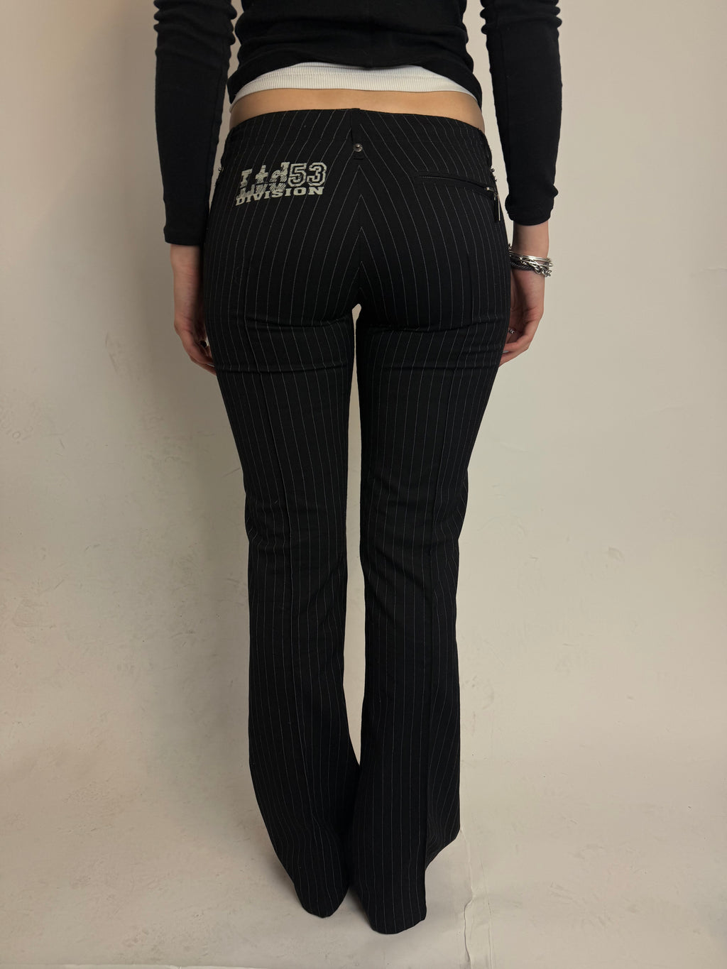 Vintage Low Waist Pinstripe Pants für Damen. Y2K Second Hand 2000s Fashion