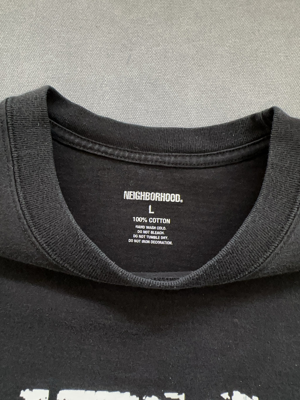 Vintage Neighborhood T-Shirt für Herren. Y2K Second Hand 2000s Fashion 