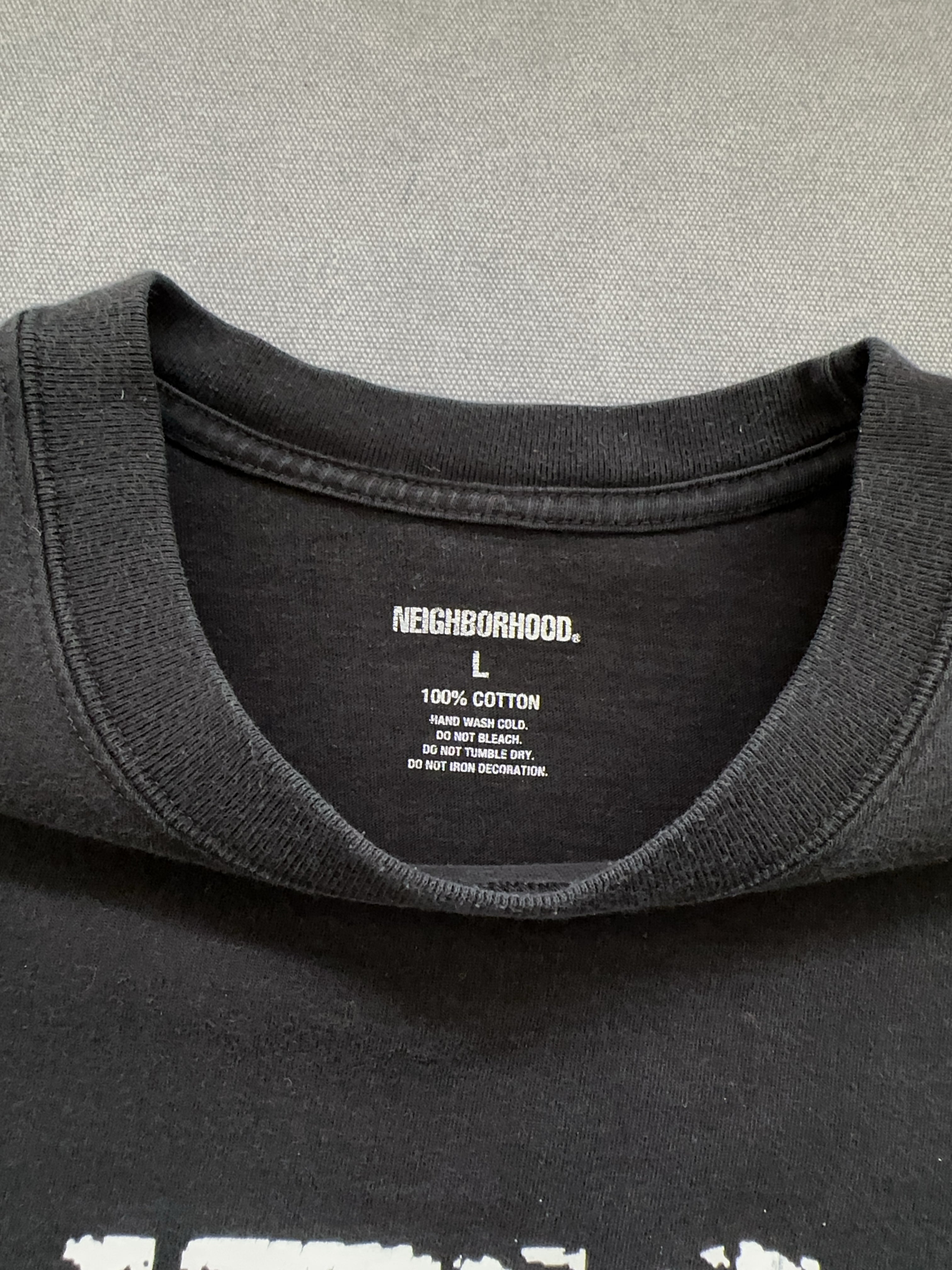 Vintage Neighborhood T-Shirt für Herren. Y2K Second Hand 2000s Fashion 