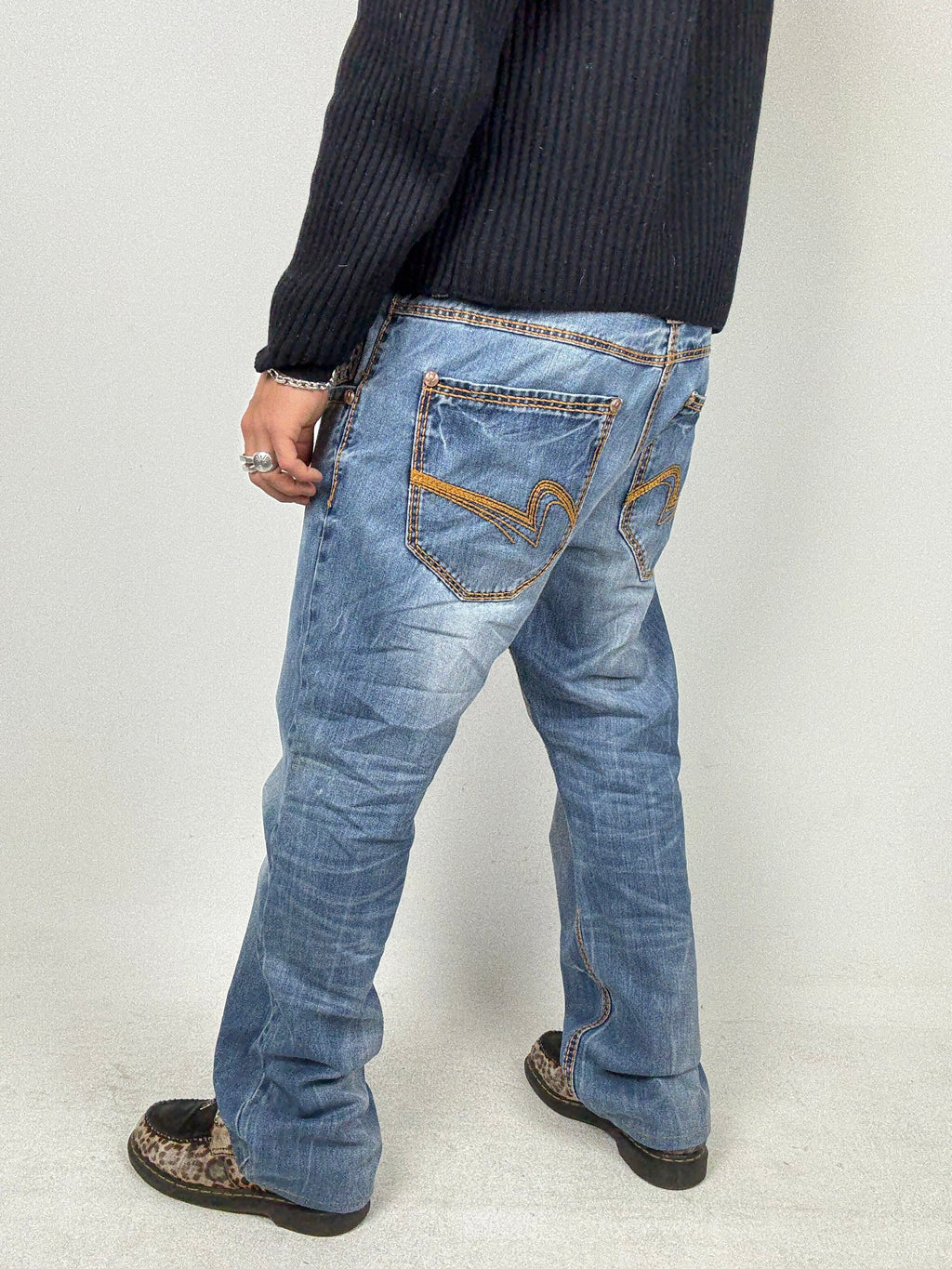 Tragebild von einer Vintage Blue Monkey Baggy Jeans von hinten