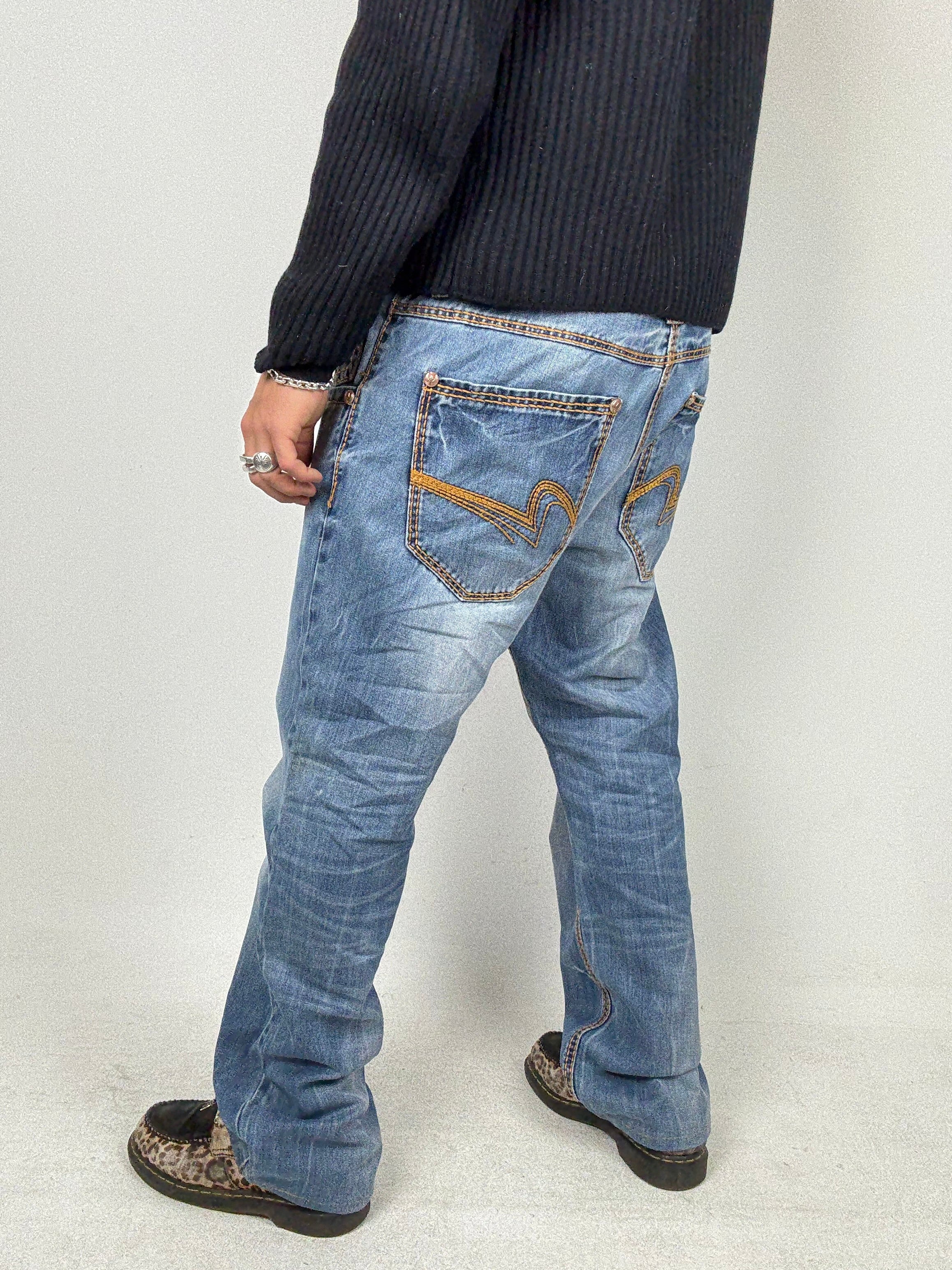 Tragebild von einer Vintage Blue Monkey Baggy Jeans von hinten
