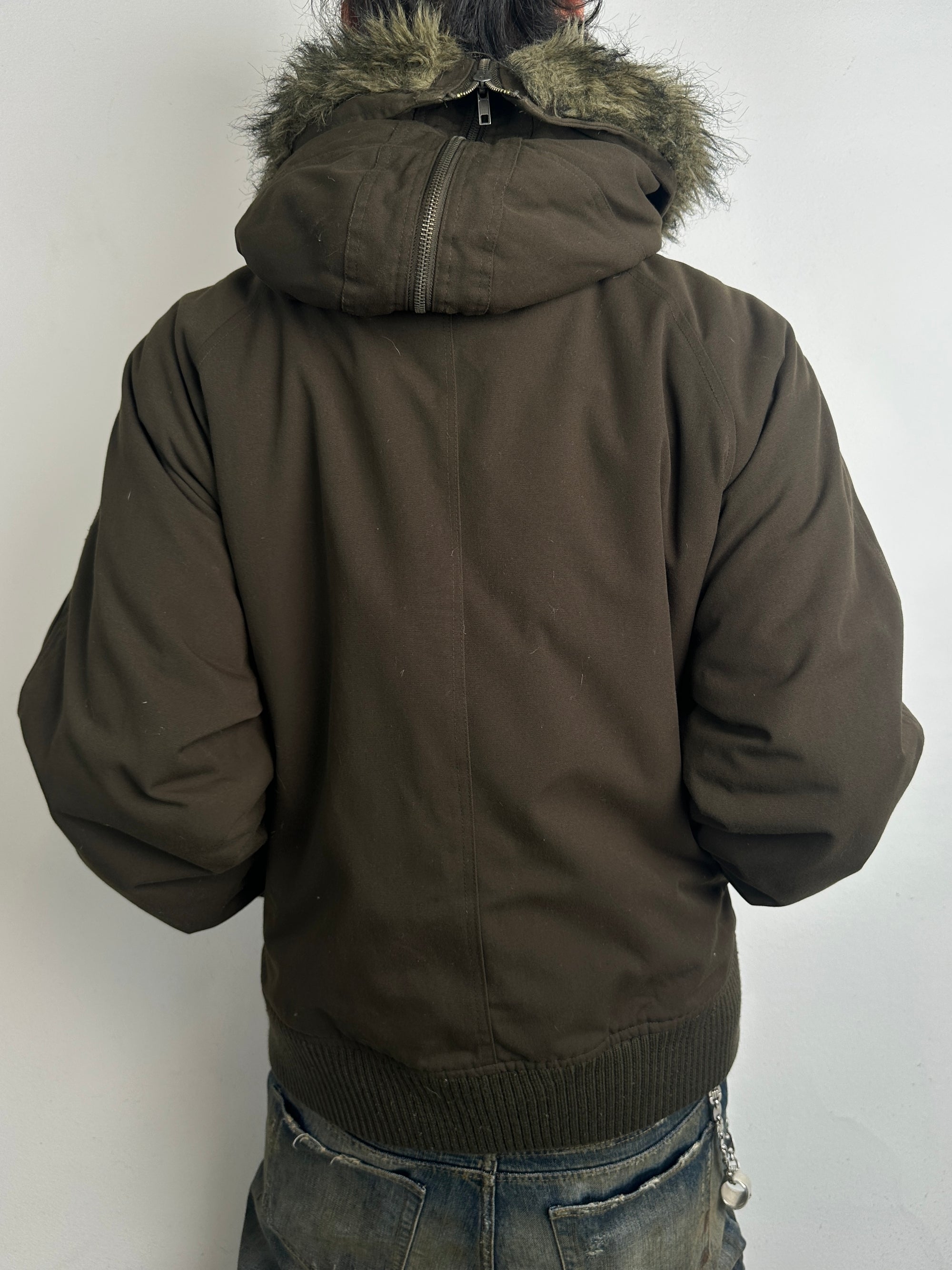 Tragebild von Vintage Woolrich Brown Winter Jacket von hinten