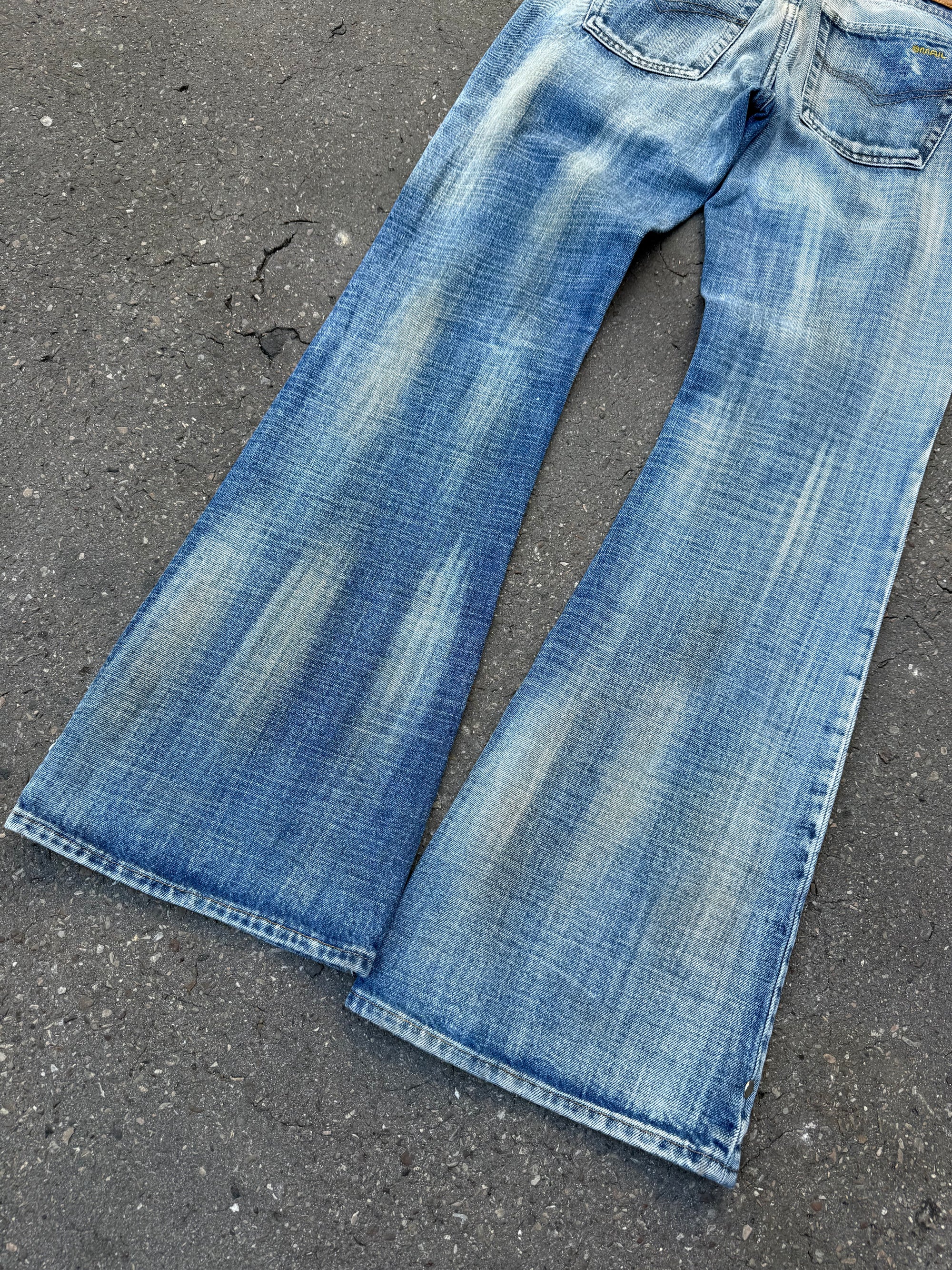 Eine Bootcut Jeans von der Marke Mail in einem Blau-Weiß-Braunen Washing in S